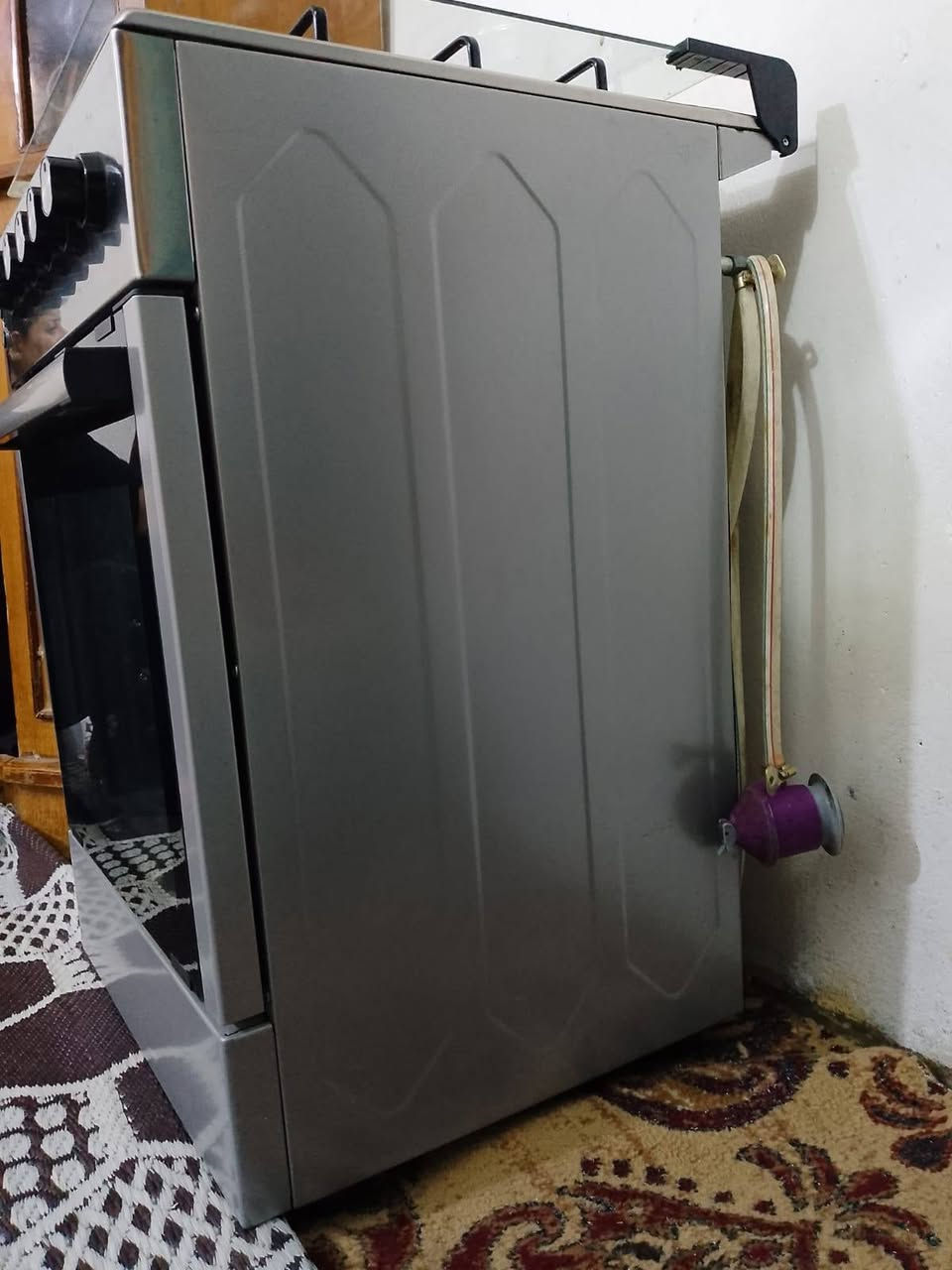 طباخ للبيع شرط شغل سعل 220عنوان نهروان عشر تالاف***********
