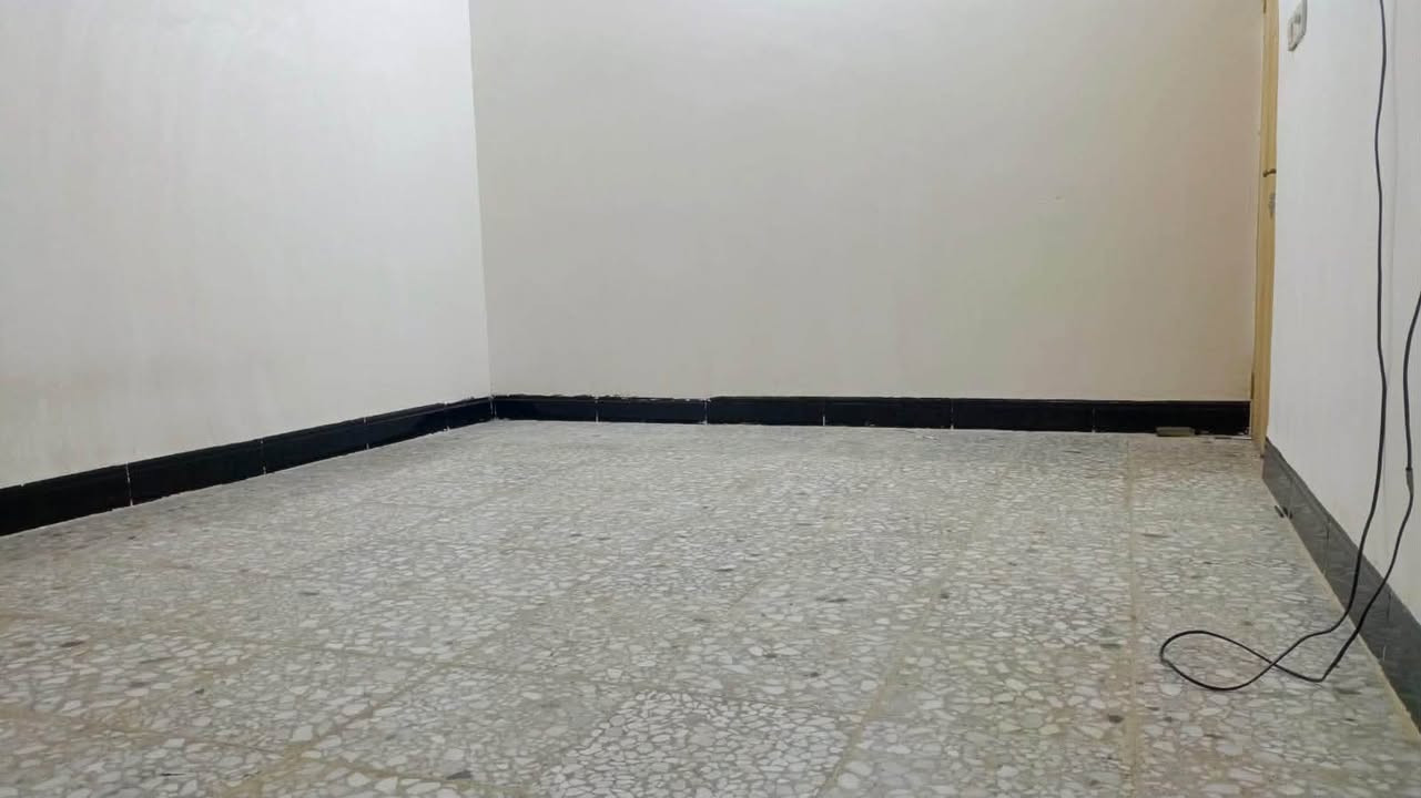يا الله بيت للبيع برضويه الثامنه قريب على الشرع كلش قرب الصيدليه المساحه 200 م متكون من 3 غرف وصاله ومطبخ وستقبال  الاستفسار اتصل على رقم *********** لو مراجعة مكتب الأم علي ع للعقار قرب مدرسة شمس الشموس
