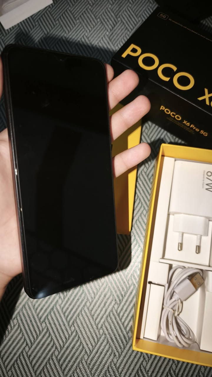 السلام عليكم POCO X6 PRO 5G
ذاكره 512 عشوائيه 12+12 
معالج Dimensity 8300 Ultra
بطاريه 5000 ملي امبير مع شحن سريع 67 واط 
كامل ملحقات كارتون وشاحنه وكيبل وكفر الشركه 
وياه 9 كفرات هديه 
جهاز نظيف كلش على ايدي اول مانزل لحد هسه
رايده ب 300 وبي مجال بسيط 
للتواصل ***********
