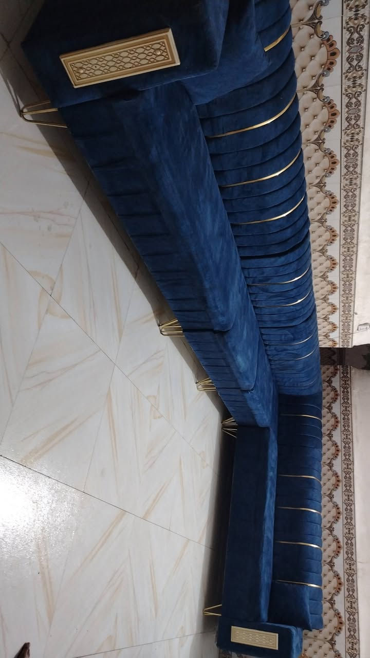 ديوان 11مقعد💺تزكام ثكيل مينشال تفحص وتاخذ اي ضرر مابي سعرة 275وبي مجال مكان الأمن الداخلي *********** يوجد توصيل بكروه
