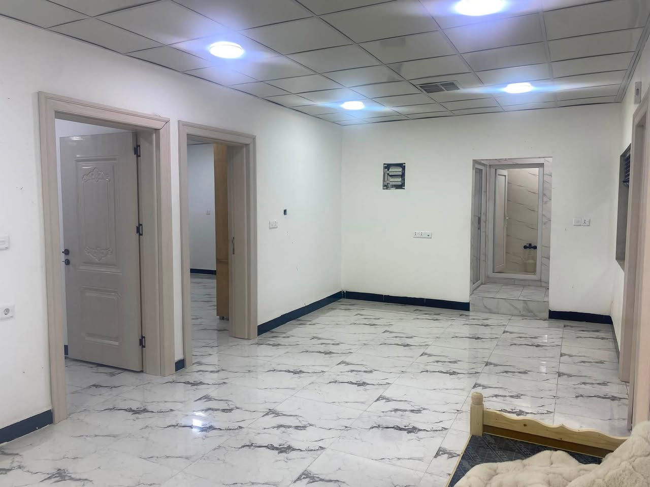 للايجار طابق الثاني واحد اذار
 
200متر 
محتويات
استقبال + مطبخ + هول 
غرفه عدد 2 + صحيات 
دكت مركزي 
سعر : 300 الف 
ماء وكهرباء على مؤجر 
———————————————-
للاستفسار اتصال ع رقم 
***********
