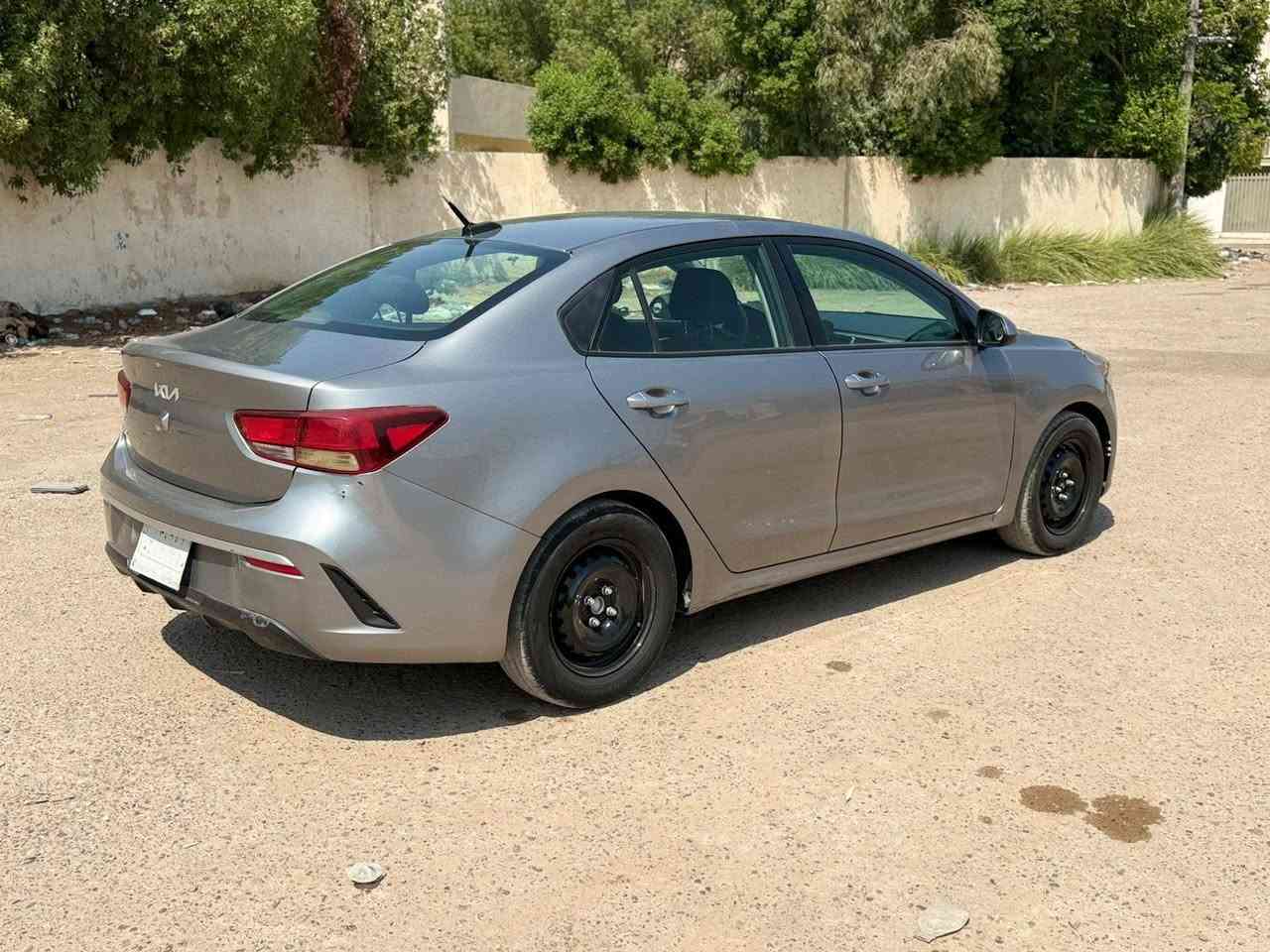 سلام عليكم 
كيا ريو موديل 2022
رقم بغداد معوقين 
حادثه جاملغ وبنيد 
مواصفات 
شاشه 
كامره 
تحكمات فول 
بيه منظومه غاز 
كير محرك صدر تبريد كله مكفول
السعر 84 ورقه وبيه مجال قليل
مكان سياره بغداد حبيبيه 
اتصال على رقم*********** بغداد, العراق
