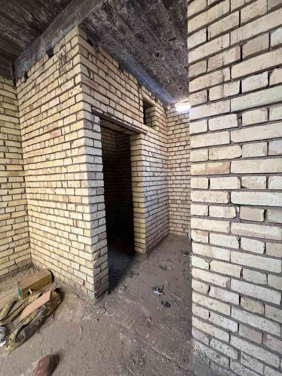 سلام عليكم بيت هيكل كامل م200م طابق واحد بل صابيات اربعتالاف ***********
