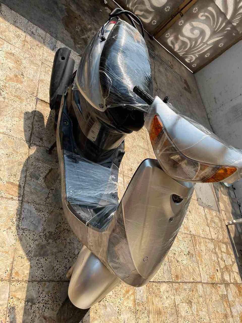 سلام عليكم دراجه ماكس قجمه ١٢٠لبيع دراجه جاهزه سلف هندر نكره شلعه  مكينه ناعمه كهربائيات شغاله السعر ٣٥٠وبيها مجال المكان بغداد الشعب الرقم ***********
