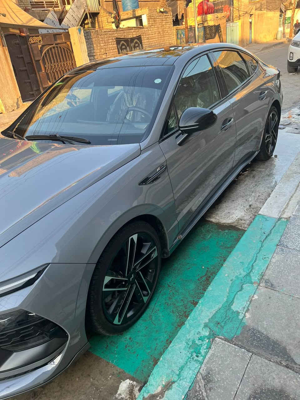 سوناتا 2024 Nline 
المحرك 2500 تيربو 
• بصمه 
• ⁠تشغيل عن بعد
• ⁠بانوراما 
• ⁠كشنات حضن مختوم بعلامه N
• ⁠تدفئة بـالكشنات
• ⁠تحكم كهربائي كشن السائق  
• ⁠أناره داخليه 64 لون بلادي 
• 4 انظمة قياده ⁠(Comfort/Sport+ /SportECO)
• ⁠لون الدشبول مع تغيير المود 
• ⁠سايد برك كهربائي + تراكشن كونترول 
• ⁠منظومة صوت من شركه BOOS 
• ⁠دمام خلفي بلاد تكدر تتحكم بي 
• ⁠نظام تعليق رياضي 
• ⁠فول تحكم ستيرن شفتات 
• ⁠تحديد مسار ونضام الخروج من المسار 
• ⁠كروز سرعه 
• ⁠رادار امامي  
• ⁠حساسات اماميه وجانبيه
• ⁠منظومة زينون 
• ⁠السياره رياضيه و بيها تسارع كلش قوي
• وارد أمريكي وصور الحادث مرفقة بالمنشور
• ⁠حادثه جاملغ امامي صفحة الراكب مبدل اصلي نفس لون كوري والبنيد حافه مالته بارد اثر النقل صار  و بالعراق  الباب الصدر بي من جوه بارد اثر ضربه دراجه وشوي من فوك  اما الباقي كفاله عامه من لغود شواصي ايرباك 
• ⁠السعر 205 قفل شراي خابر ودلل 
• ⁠***********
