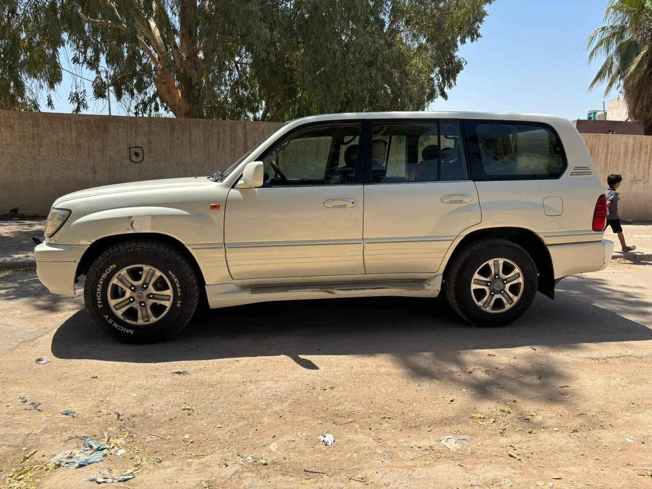 السلام عليكم لكزز موديل 2001 بلادي  رقم قادسيه انكليزي كفاله كير ومحرك وتبريد بيها صبغ بالجاملغ الايسر مقدار شبر 
تبريد 3 قطع 
مري كهربائي 
جام كهربائي 
فور ويل 
سلايت بالقماره 
كلشي بيها على وضع الشركه 
السعر 175 وبيها مجال 
للتواصل ومعرفة تفاصيل اكثر 
‏‪***********‬‏
