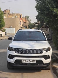 للبيع كمباس 2023 ماشيه 23 فول عدا الفتحه 07708846305