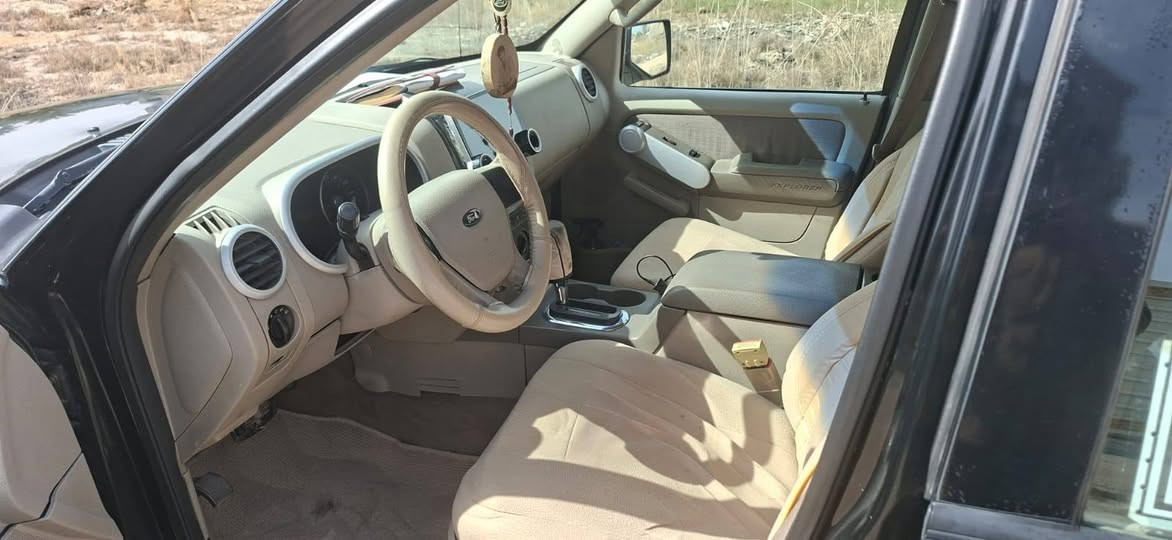 السلام عليكم جميعأ 
للبيع فقط بدون مراوس فورد اكسبلور مكفوله  موديل ٢٠٠٧ رقم اربيل ماشيه ١٨٠الف استخدام شخصي جاهزة وجديده بمعنى الكلمه ..
مكان السياره بلحلة معروضه 105$ بيها مجال قليل 
للأستفســـــــار اكثر ***********
