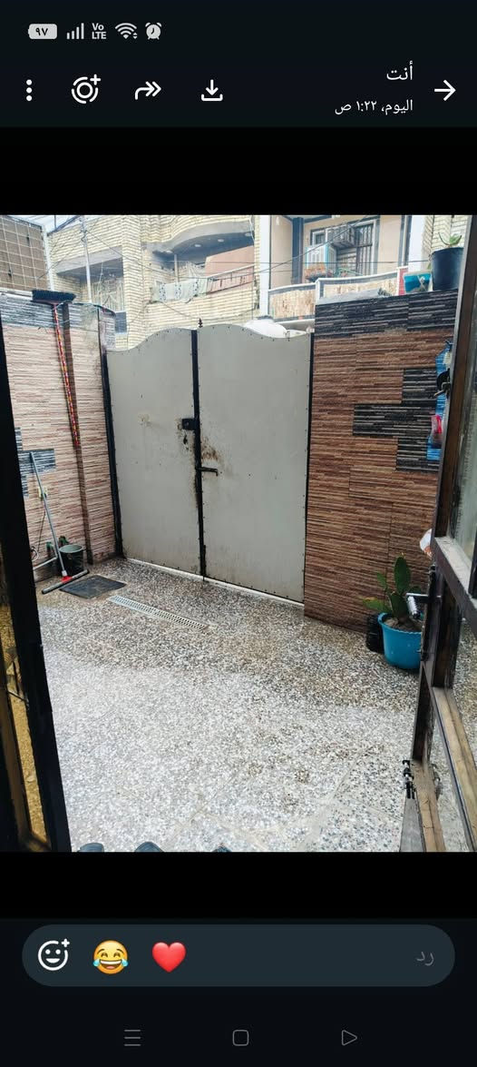 السلام عليكم
الدار البيع المساحة 120 
النزال 20 العرض 6
يحتوي على 3 غرف كبار
استقبال 6 / ونص
مطبخ بل الوجه 6 
صالة كبير 7متر
حمام كبير 2 متر ونص مربع 
مطبخ حار 
مطبخ بارد 
البيت كامل من كل النواحي 
اجيب غراضك وتكعد 
البيت عالي على الشارع 2 بدايات
البيت رفت صب وليس أساس
البيت قرار محكمة 25
قابل التطويب 
البيت مكفول ماء مجاري كهرباء خير من الله 

***********
السعر مناسب جدا 
اتصل واني خادم 

البلديات حي التراث ضياء الحلفي قرب اسواق الكرز الاحمر
