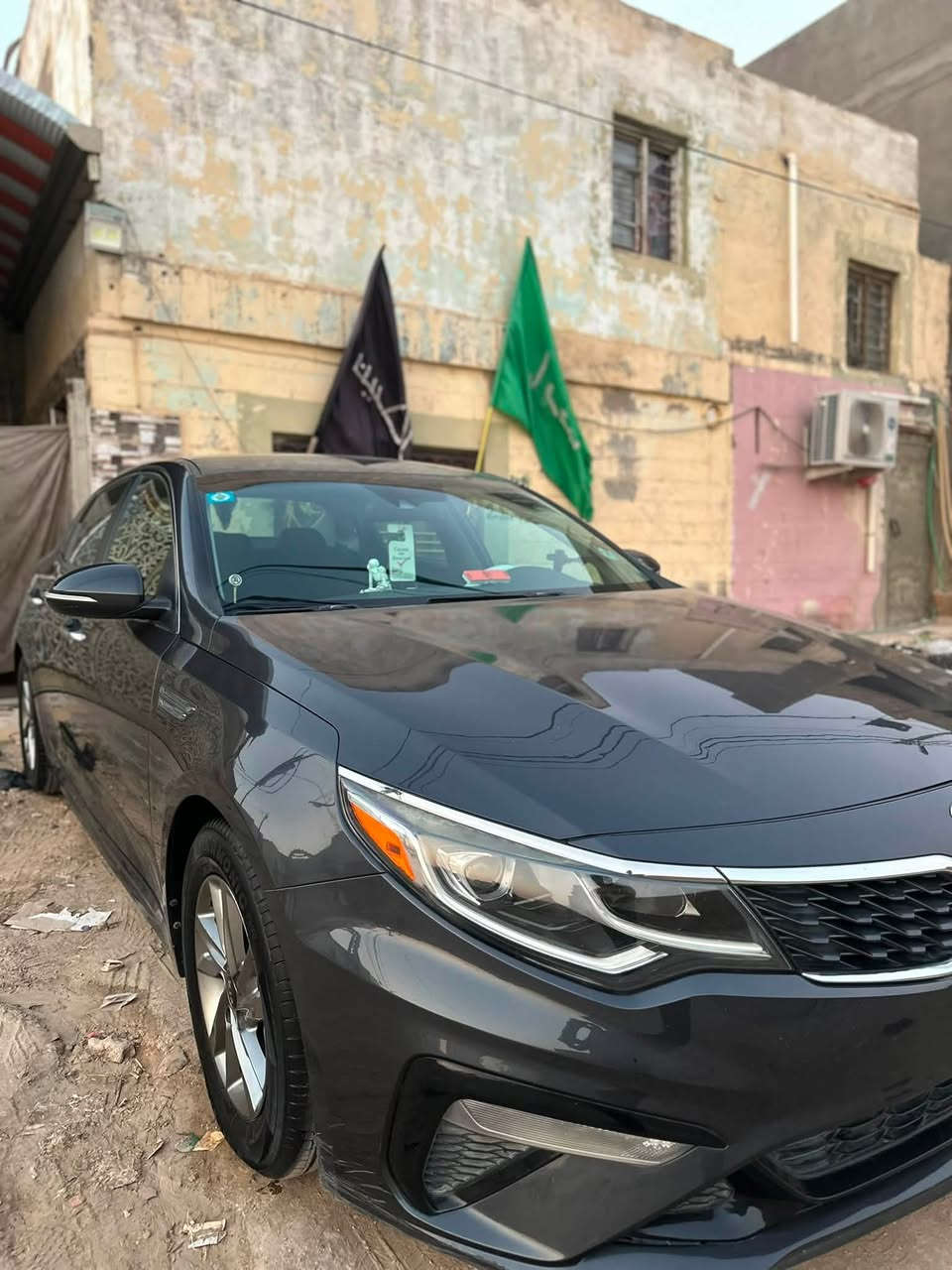 السلام عليكم
كيا اوبتيما 2019 رقمها قادسية امريكي (كلين تايتل) بدون حادث 
السيارة جديدة بمعنى الكلمة وحرة. 

مكاني الديوانية المركز 

السيارة لونها فيلي مايل للسواد 
رادارات وحساسات وكاميرا كلشي بيها حلو ومرتب 
وماشية 70 الف بس. 

***********
