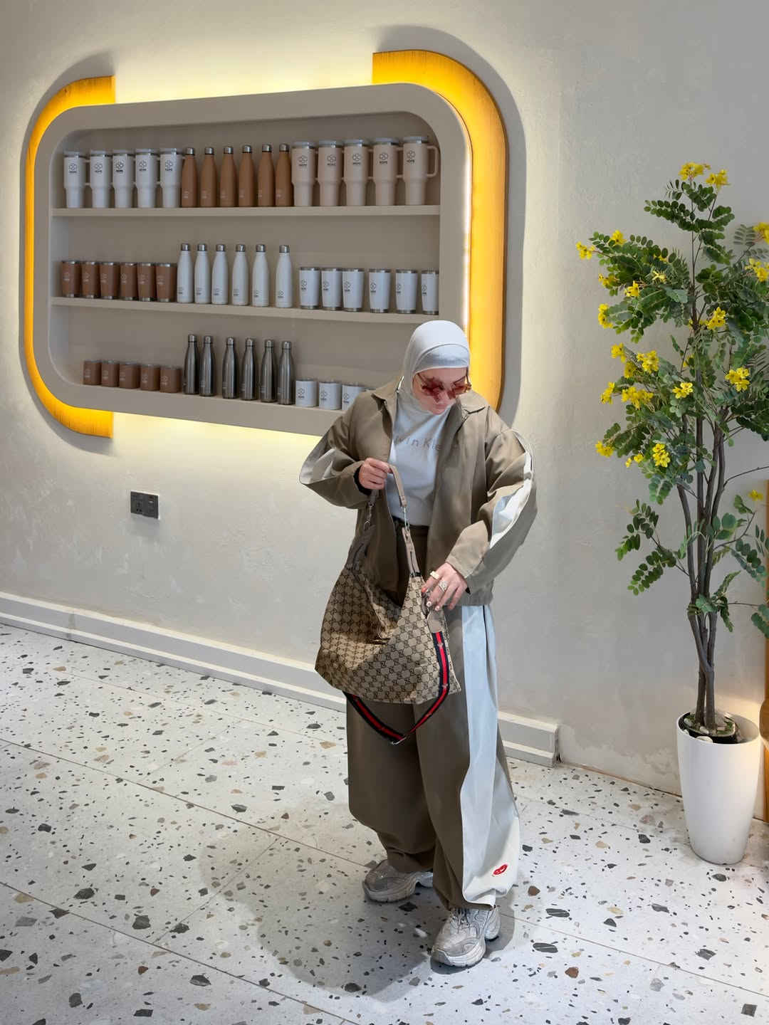 New Autumn Collection🎃🍁🍂🤎✨🧡🍑

وصل حديثآ😍✨
سوت فخم وراقي جداااا بجميع تفاصيله (الخامة تناسق الألوان والتصميم ✨🍂🍁😍)

كوالتي عالي جداااا 

البليزر مبطن من الداخل بنظام الأوڤر سايز مناسب للمحجبات 

الكيلوت واسع وفضفاض كمر مرتفع 

اللون ألأسود مطعم باللون الأورنج الساحر🍑🧡🥭

اللون الخاكي مطعم باللون الأوف وايت 

التيشيرت متوفر بمجموعة ألوان 

الحقيبة الفخمة والراقية جدااااا متوفرة بعدد محدود 😍✨🍁🎃

العدد محدود 

للأستفسار يرجى مراسلة الصفحة دايركت او عبر الواتساب لطفآ🧡✨

يوجد توصيل 🚚 سريع إلى كافة أنحاء العراق 🇮🇶 

#set #explore #outfitoftheday #style #autumn
