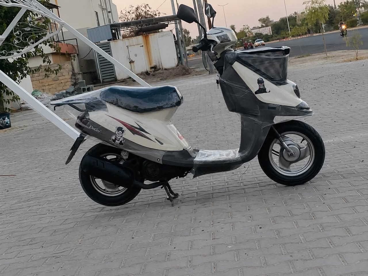 🛵 ياماها (Yamaha) حجم ٦٠ — بدون أي نقص، كلشي بلاد!
يا ولد، دراجة حيل نظيفة وما تصرف، للبيع:

⚙️ المواصفات:

 المحرك: ما ملعوب بيه، كبس بلاد وعلى الشرط.

 الأغراض: الكابريتر، الصنصة، الشوتة، الفيت مبم، والدعاميات كلهن بلاد (لا بيهن فطر ولا كسور).

 الكهربائيات: شغال من الدعامية للدعامية، الدشبول والأجهزة كلهن شغالين.

 الإضاءة: شديله لايت زينون حيل قوي.

 التايرات والبريكات: التايرات جُدد (لوك)، والبريكات كلش مضبوطة.

📝 ملاحظة: الدراجة ما مغيرة بيها أي قطعة، جاهزة للفرة وما بيها أي مشكلة (ما شاء الله).

💰 السعر والتواصل:

 السعر: $380 (

 رقم التليفون: 📞 ***********

 المكان: 📍 كركوك - شورجة (قريب على مطعم حمة ناصر)

✨ المهتم ويحب يشتري، يتصل بينا وتدللون. ✨

🇯🇵🇯🇵🇯🇵🇯🇵🇯🇵🇯🇵🇯🇵🇯🇵🇯🇵🇯🇵🇯🇵🇯🇵

🛵 یاماها (Yamaha) قەبارە ٦٠ — بێ کێشە و بیلادی!

کڕیارانی بەڕێز، ماتۆڕێکی زۆر خاوێن و بێمەسڕەف بۆ فرۆشتن:

⚙️ تایبەتمەندییەکان:

 مەکینە: دەستکاری نەکراوە، کەپسی بیلاد و بە شەرت.

 پارچە بیلادییەکان: کابریتەر، سالۆنسا، شوتە، فیت پەمپ و کفری هەمووی بیلادین (بێ شکاوی و بێ درز).

 کارەبایی: تەواوی گیانی ئیش دەکات، دەشبول و ئامێرەکانی کاران.

 ڕووناکی: لایتی زینۆنی بەهێزی بۆ بەستراوە.

 تایە و بڕێک: تایەکانی لۆکن و بڕێکەکانی زۆر مەزبووتن.

تێبینی: ماتۆڕەکە هیچی نەگۆڕدراوە، ئامادەیە بۆ لێخوڕین و هیچ کێشەیەکی نییە (ماشاءالله).

💰 نرخ و پەیوەندی:

 نرخ: $380 (

 ژمارەی پەیوەندی: 📞 ⁠***********⁠

 شوێن: 📍 کەرکووک - شۆرجە (نزیک چێشتخانەی حەمە ناصر)

✨ هەرکەسێک ویستی پەیوەندیمان پێوە بکات، لە خزمەتدائین. ✨
