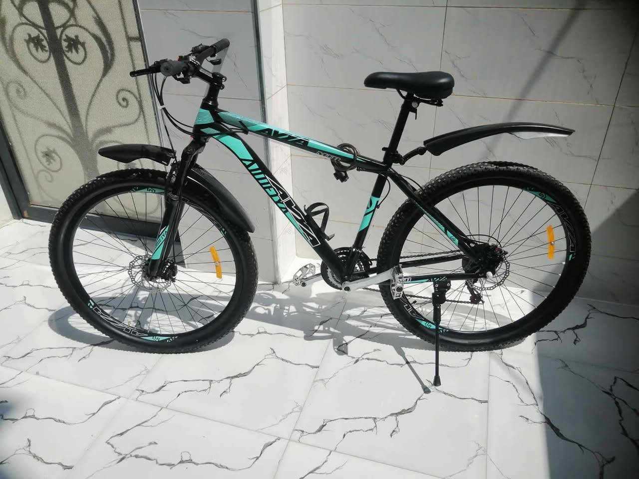 🚲🔥 دراجة هوائية جبلية MTB للبيع 🔥🚲

🏔️ المواصفات والتفاصيل:
🔹 حجم الدراجة 29 
🔹 دبل أمامي تحكم فتح 🔓 وقفل 🔒
🔹 بريكات ديسك أمامي وخلفي 🛑
🔹 عقرب وشفتر 3×6 — سرعة ⚙️
🔹 إطارات جبلية عريضة مناسبة للطرق المختلفة 🏔️
🔹 كشن مريح للقيادة 🚴‍♂️
🔹 حامل قنينة ماء 💧
🔹 تصميم رياضي ولون مميز 😍

✨ الحالة:
✅ نظافة 90%
✅بيها شط واحد موجود بأخر صوره
✅ ما بيها أي مشكلة أو عطل
✅ جاهزة للاستخدام 💯

🎁 ومعها هدية مجانية:
💡 لايت 1200 لومن
🔦 لايت + 🚨 رماش + 📢 هورن + 🔋 بور بنك لشحن الهاتف
كل هذا بقطعة وحده🌹
وقفل 🔒 و مطاره🥤 

💰🔥 السعر: 210 ألف دينار فقط 🔥💰

📱 للاستفسار والتفاصيل:
تواصل مباشرةً مع صاحب الدراجة على الواتساب:
***********

⚠️ ملاحظة مهمة:
أنا فقط مكلف بالنشر، رجاءً لا أحد يدخل خاص 🙏
للاستفسار والتفاوض والتفاصيل تواصلوا مباشرةً مع صاحب الدراجة على الرقم هذا ***********

