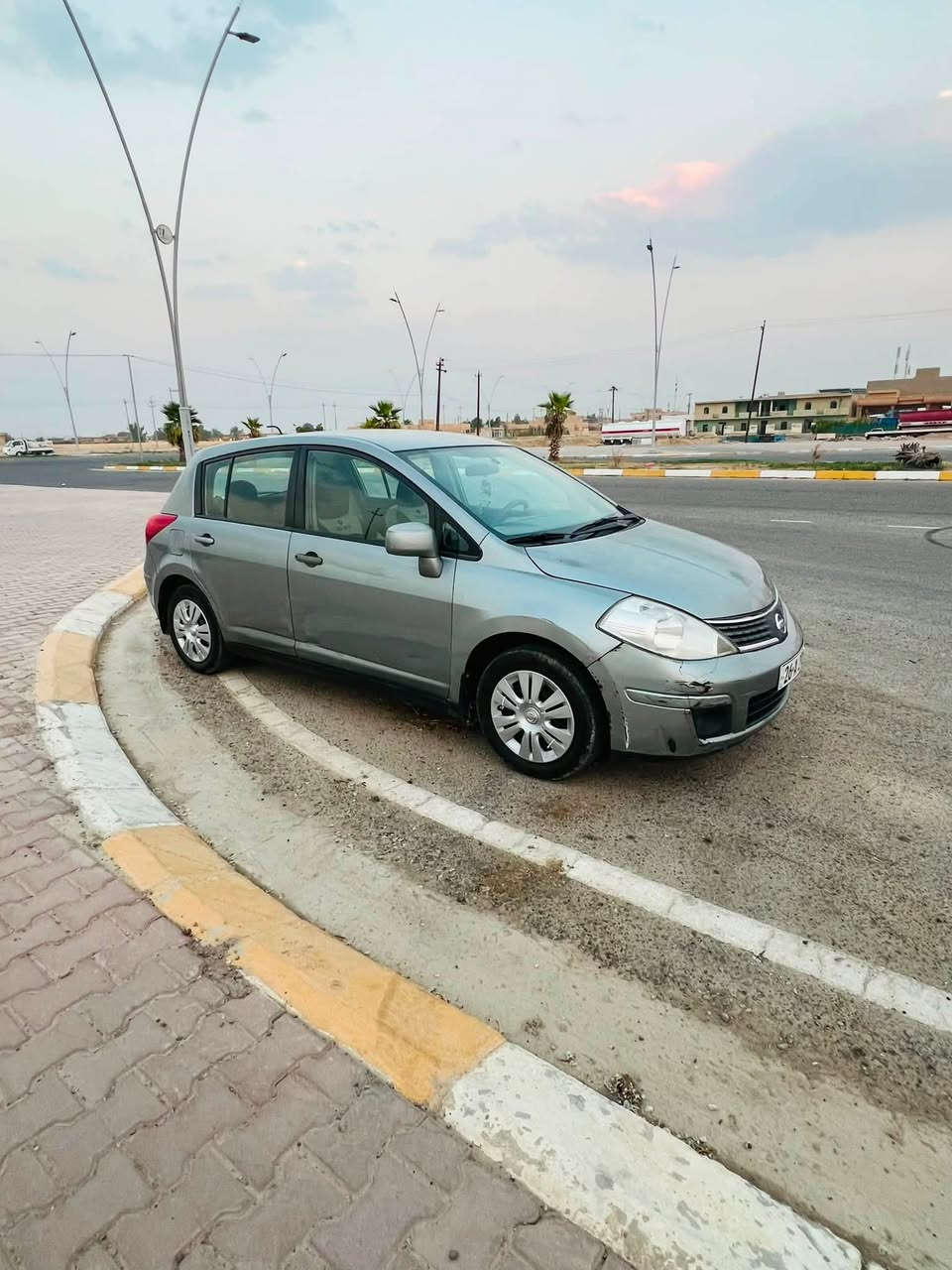 للبيع  بسعر 63 نيسان فيرسا موديل 2009 

لون سلڤر وارد امريكي مكينه 1،800 

رقم صلاح الدين دولي سنويه لل 29 

شرط التحويل والغرامات 

ضررها قطعتين جاملغ وبنيد بدون دواخل بالشرط

شويه رش باب السايق والباقي مكفول 

گير ومكينه بالشرط مو مفتوحه 

صدر خلفي امامي جديد 

تخم تاير جديد كهربائيات كلها جاهزه 

تبريد ثلج سيارة جاهزه العنوان تكريت 

الاتصال هـ ***********
