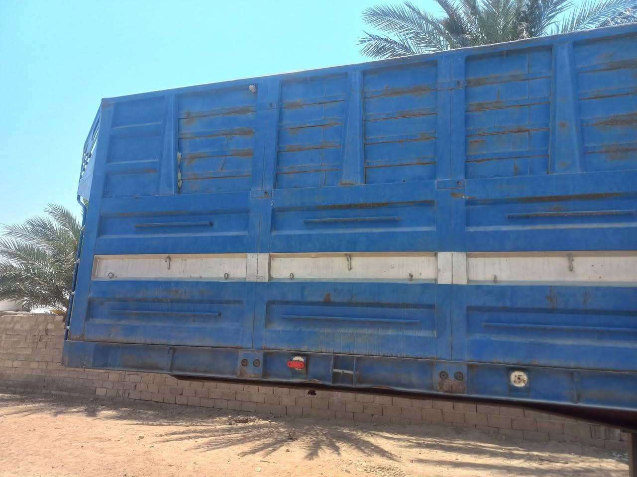 السلام عليكم عربة للبيع شاصي ١٦ دناكير ١٦ صيني الطول ١٢ونص جناب حدادية ارتفاع ١٩٠ السعر٩٠ وبيهة مجال المكان ابي غريب ***********
