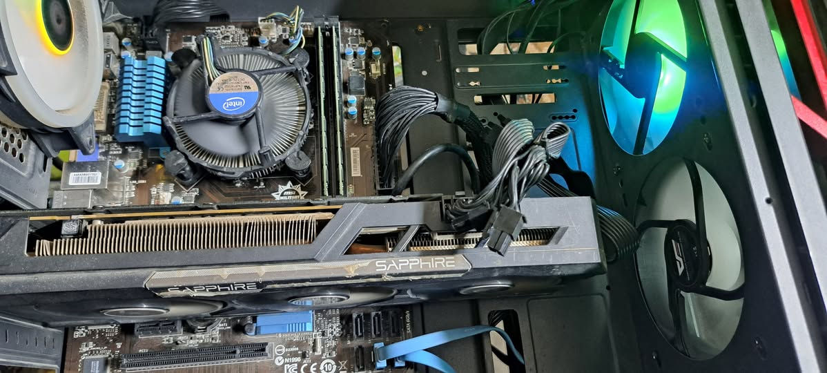 كيس تجميعه كوراي 5 جيل رابع

المعالج  Intel Core i4-4570s

الرام -  ddr3 16 gb 

المذربورد  asus b85

الهارد    - ssd samsung 260 gb- hdd 500

كرت الشاشة  Sapphire  R9 390 8GB DDR5

البورسبلاي thermaltake 700w 

سعر الكيس  175 الف 

الكيس بي 25 لعبة

رقمي ***********

بغداد لا يوجد توصيل
