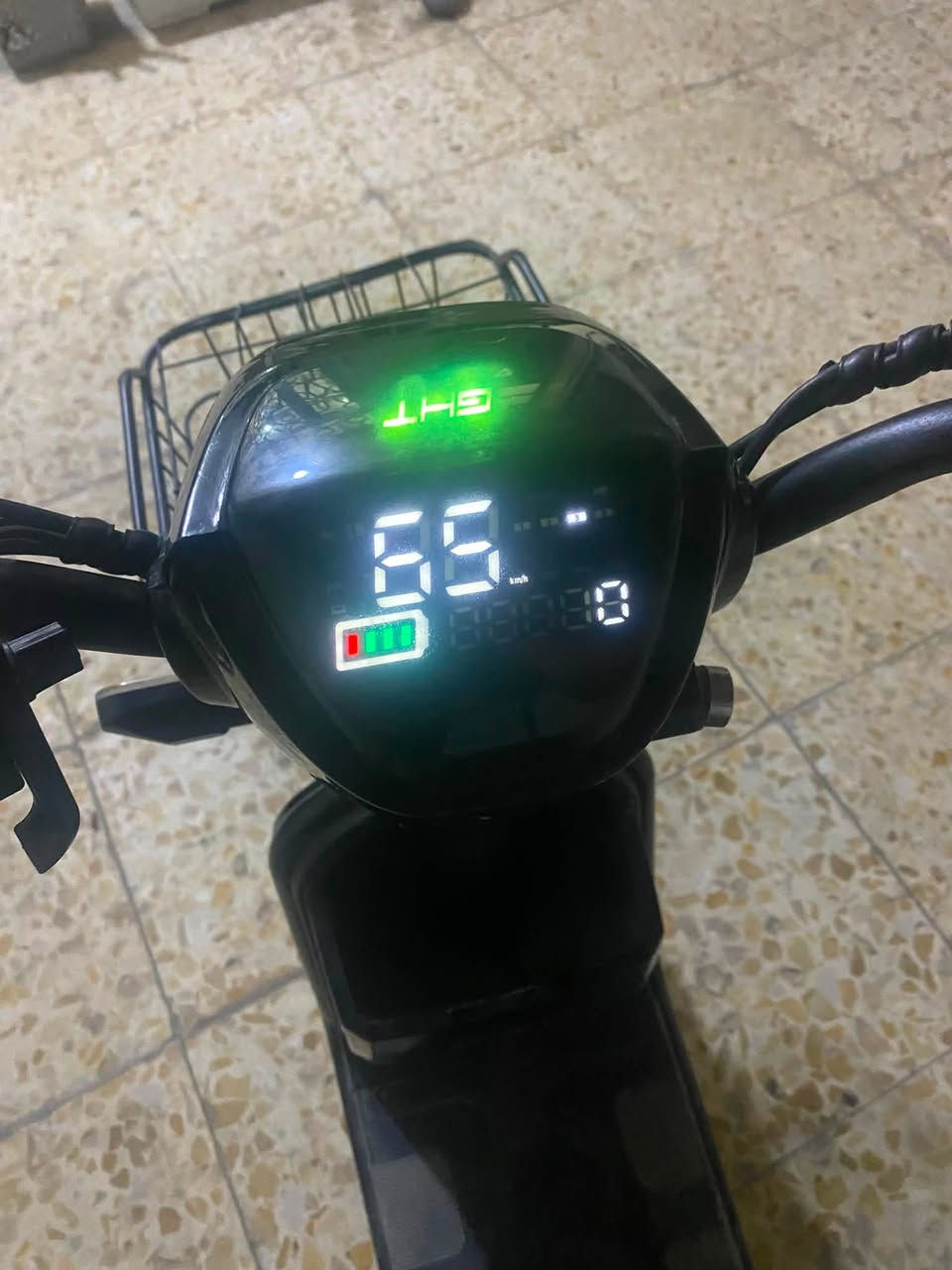 دراجه فول نظافه للبيع بطاريات جديده اعطال بس تاير فاش و إشاره واكعه السعر ٢٩٠ و بيها مجال للتواصل ***********
