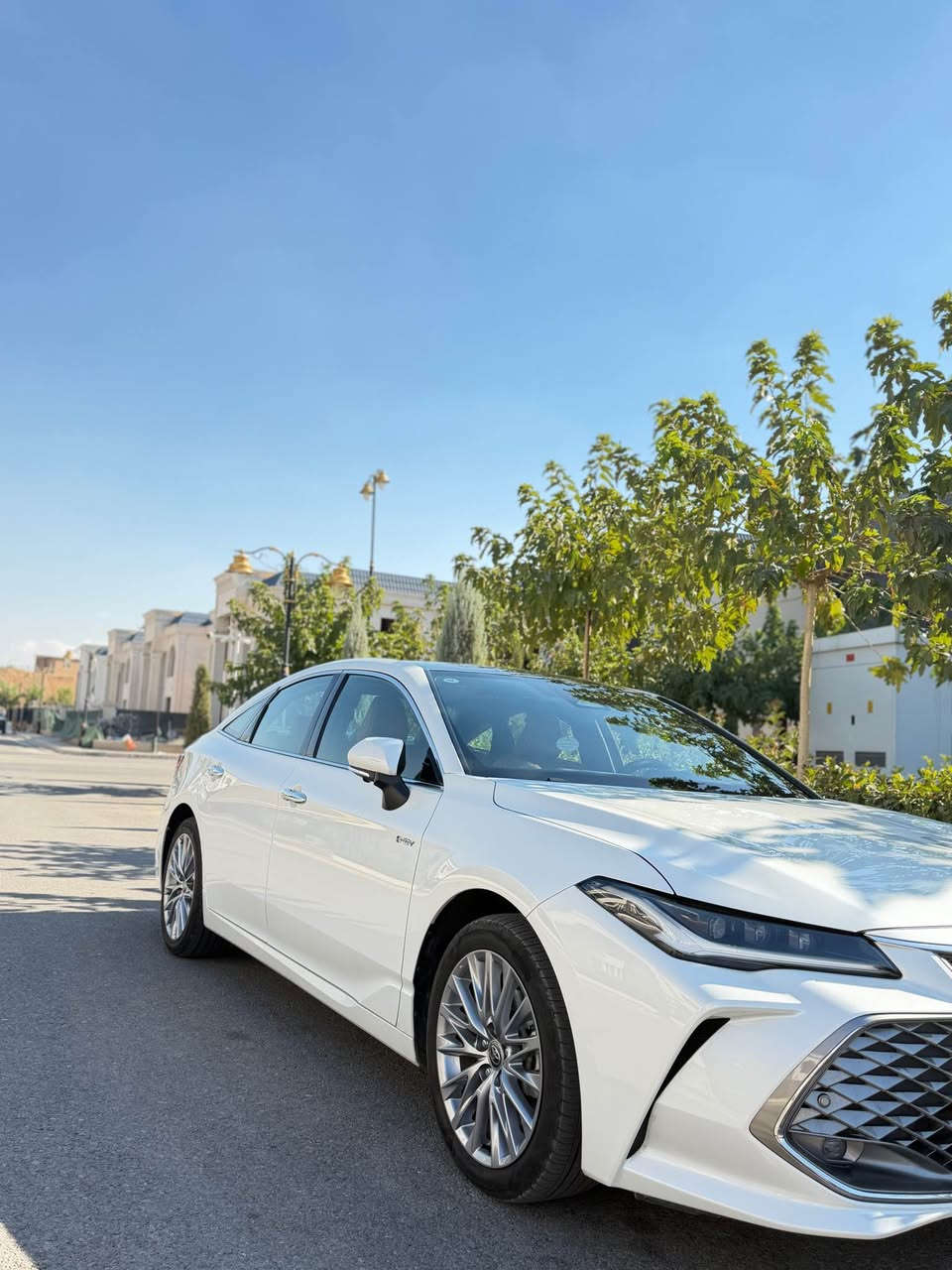 toyota Avalaon HEV 2025سینی 
 فول فول مواصفات XLE 
🔹سەقف شوشە سابت وەکوکڕاون نابێتەوە  
🔹کوشن چلدوڕەنگ قەیسی بیلاد 
🔹کوشن ساردوگەرم 
🔹کوشن کارەبایی 
🔹ئاوێنە شەفت وئیشارەت 
🔹لایت پێشو پشت لید
🔹لایت سێ حەدەسە
🔹پێشوپشت حەساس 
🔹ڕاداری پێشو خەتی چادە 
🔹داتاشۆ 
🔹تبرید لمسو مرکزی
🔹برێک بصمە
🔹ئۆتۆهۆڵد 
🔹کامێرا360
🔹تعدیل سورعە
دنیایەک مواصەفاتی تر....
سەیارەکە قەپات مواصەفاتە بێ سبوغو تەعدیل هیچ هیچی نیە هەمو شت بەشەرت 
سەیارەکە ڕەقەمەو چاهیزە هەمو سێرڤزەکانی لەشەریکەی چیهان کراوە زۆر بەخزمەتە ڕەقەم هەولێرەو لەهەولێرە بەناوی خۆمانەوەیە 
25هەزار ڕۆشتوە 
سەنەوی تا 2030یە 
هەزەی 2027مانگی 10بەسەر دەچێت 
داوای 330وەرەقەی لێدەکەینو مەچالێکی برایانەی تێدایە  تکایەئەگەر سحری نازانیو موشتەری نی بێزارمان مەکە 
ژمارەی مۆبایل *********** أربيل, العراق
