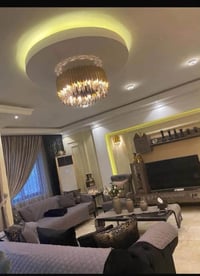 للبيع شقه مساحه ١٦٣ ثلاث غرف مؤثثه بالكامل عماره 21 طابق السابع اطلاله...
