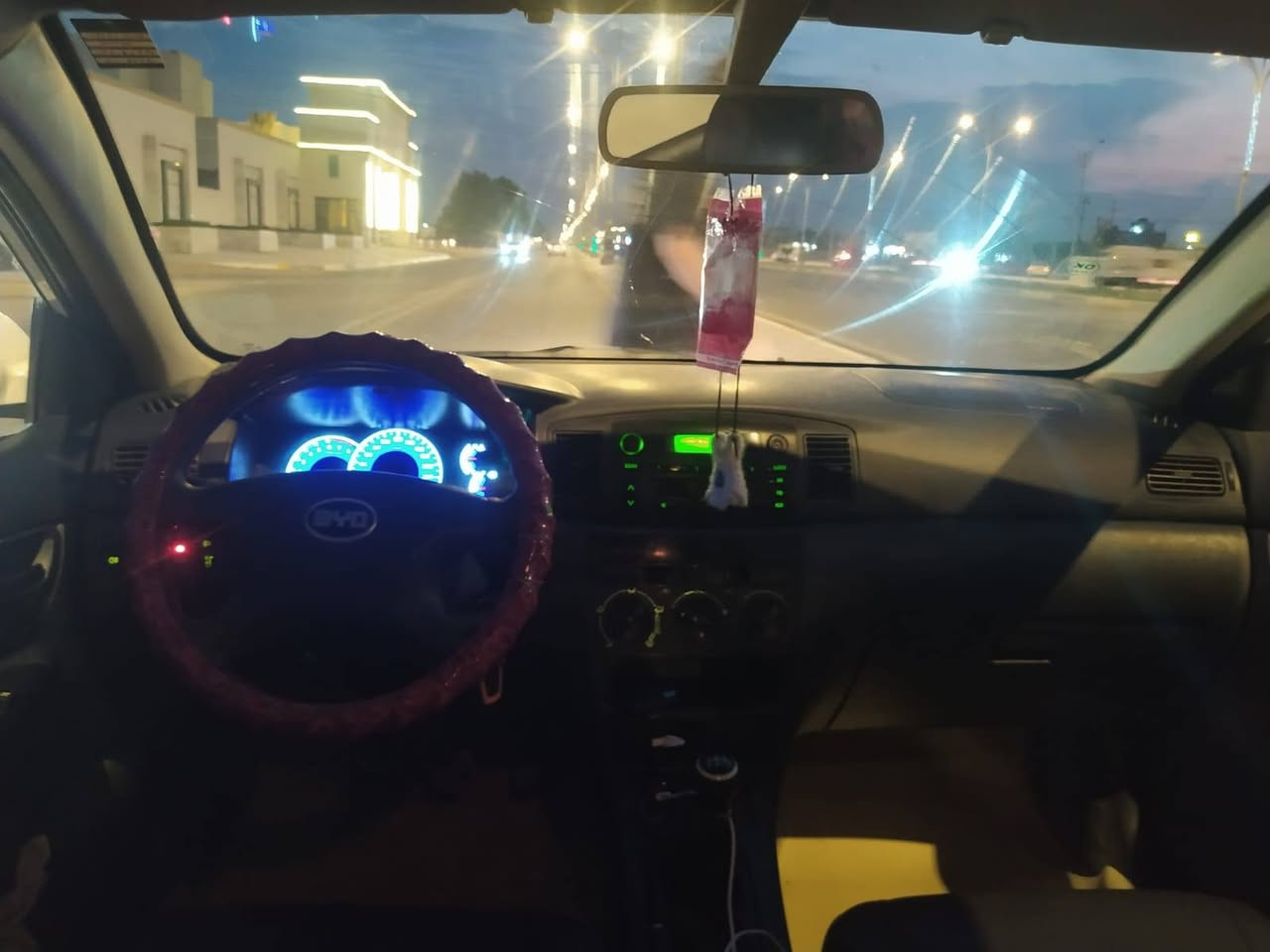 السلام عليكم 
بيوايدي f3 موديل 2020 رقم كربلاء السيارة حره محرك وكير وحداديه كفاله تبريد ثلج سياره تخم تاير جديد السياره كفاله ماعدا بارد بالباب العبري السيارة حيل نظيفه داخل اسود جلد السيارة ربع ماتذب عليها  

مكان السيارة كربلاء 
رقم الهاتف /***********
السعر 65 بيها مجال
