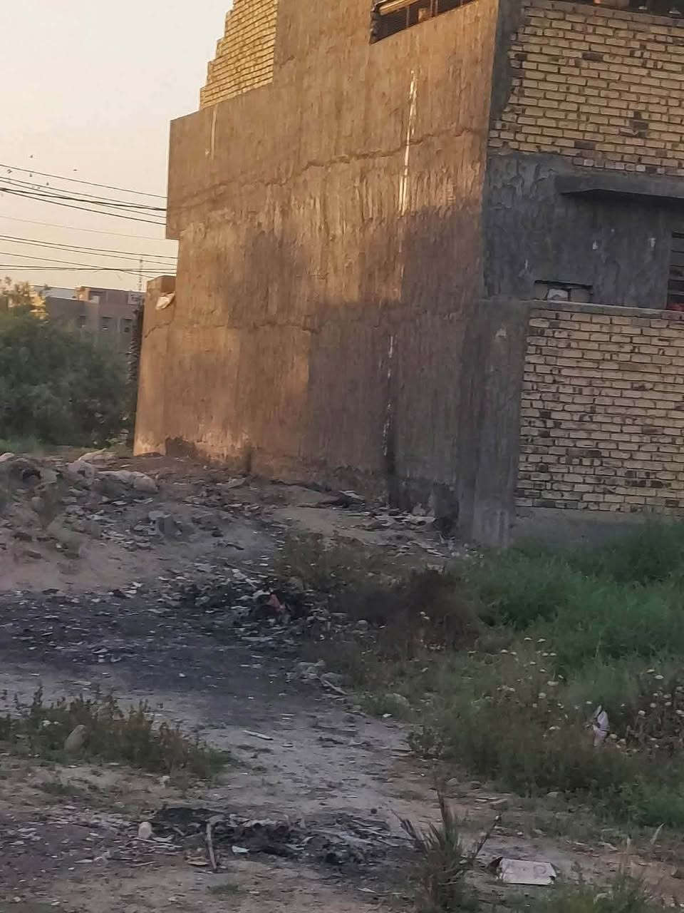 قطعة ارض للبيع مساحه ٣٠٠متر 
طابو زراعي سند٢٥حي سكني خدمات كامله
ماء اساله كهرباء ظفيرة إنترنيت ضؤي
العنوان الحله ورديه سيف سعد مقابل 
معمل ابو كيره الاتصال على رقم

***********
