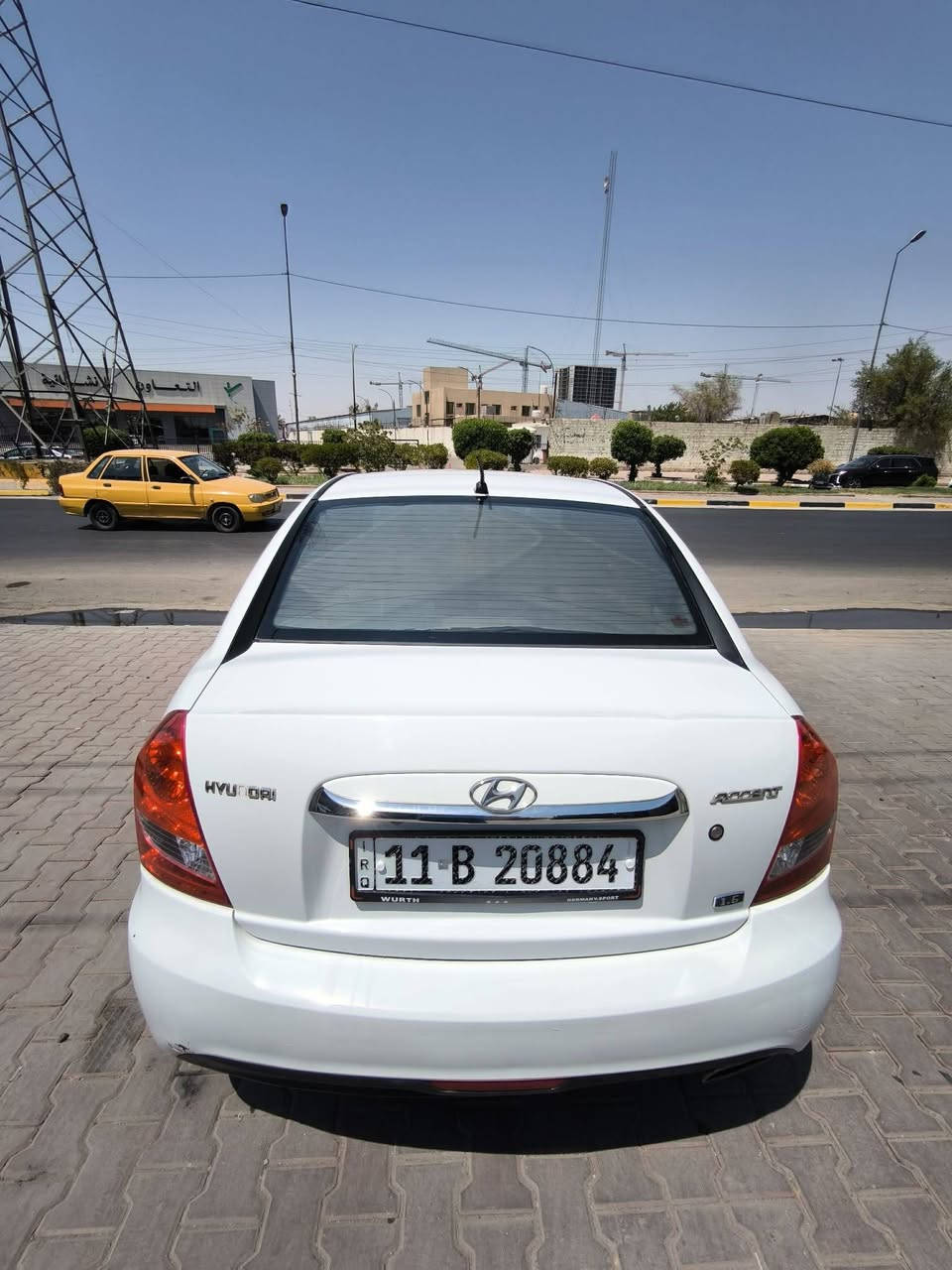 اكسنت ١١  باسمي رقم بغداد الدولي
بيها  قطعتين  صبغ
كير  مكينة مكفولات 
محرك 1600 خليجي
عليها ادامة كاملة 
صدر جديد اطارات اماميه جديدة 
دبلات جديدة 
تخم بلكات
ارضية مغلفة 
سلايد روف
السيارة فقط تبريد وكف  قبل  يومين اعتقد غاز يرادلها
لان  سيارة تاركها صار فترة
ماشية ١٧٩ الف 
معروضة ب ٩٠ وبيها مجال
مكاني بغداد الدولعي 
*********** واتساب
