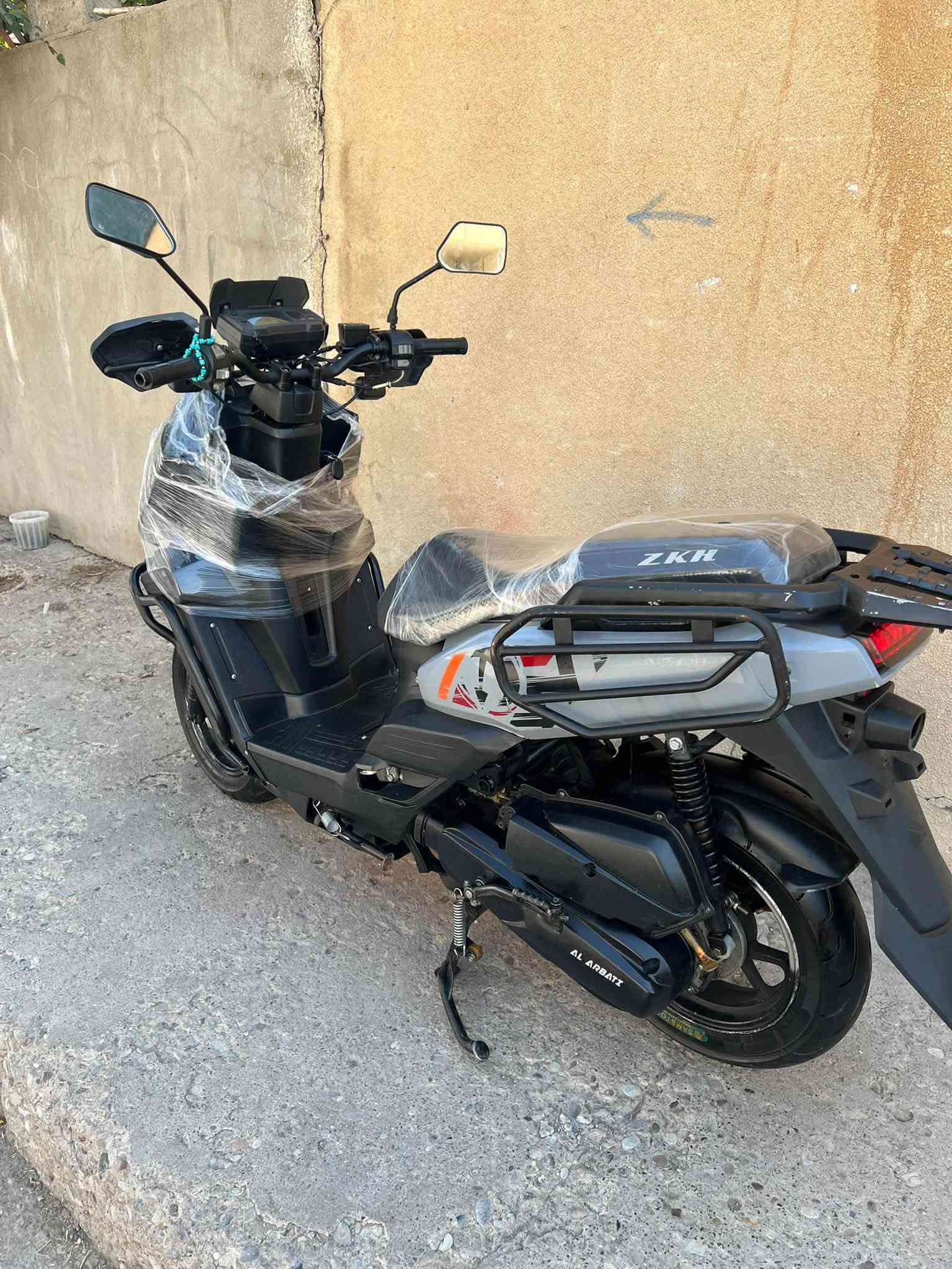 سلام عليكم اقرى التفاصيل
دراجة اباتشي مدرع 
محرك 150ss
لون مميز
لايت عالي ناصي اشاير 
دبل سويج
نظافة 99/100
سلف هندر نكرة وحدة
نقصها جاملغ امامي بس كفرات امامي تعبانه باقي بشرط
بكرجو قديم
*********** واتساب
