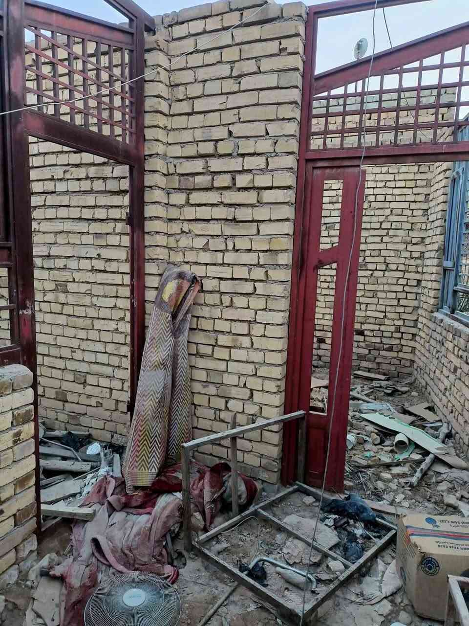 السلام عليكم بيت ايكل البيع عل حولي زراعي مساحه 150 السعر 30 وبي مجال قليل ***********
