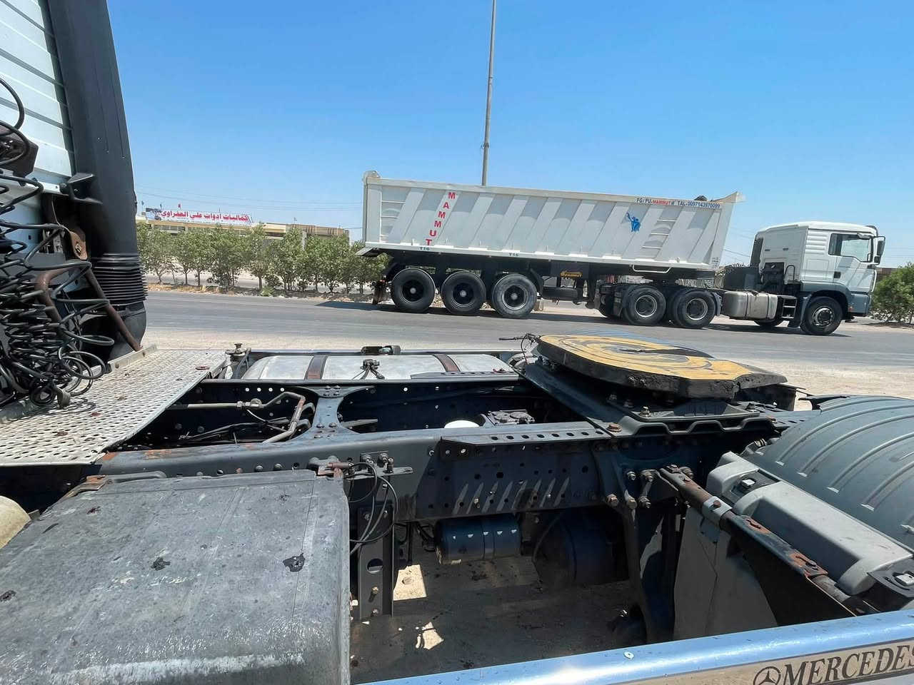 السلام عليكم اكتروزللبيع موديل 2000جاهزه مربوطه صهريج فصخ وربط كفاله عامه حجم18/40الستفسار لاتصال عل رقم ***********
