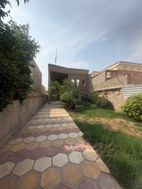 الروسيين • حديقة • كراج كبير