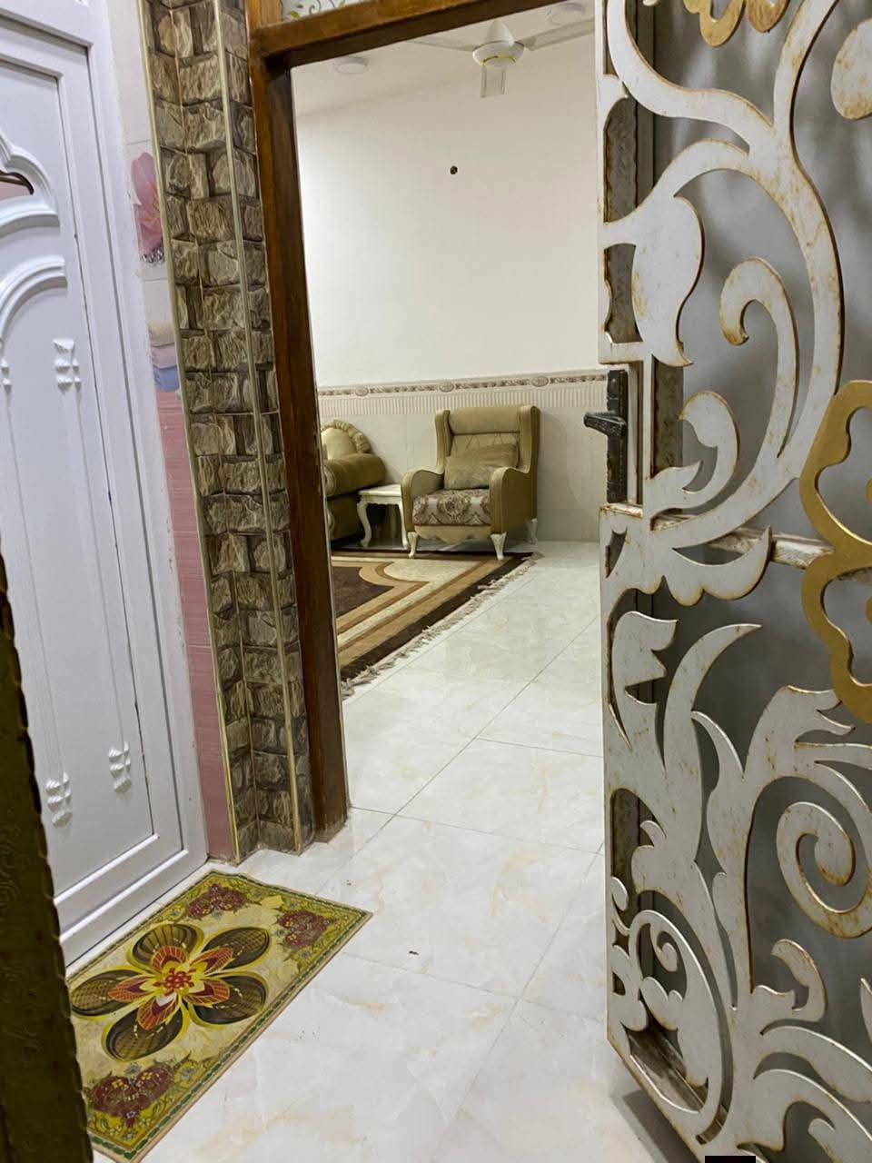 دار سكني للإيجار  ✨🏡

موقعه #حي_الجامعه_شارع_20_التجاري
قرب مدرسه الجامعه الابتدائيه 
📐 المساحه 200 متر 
يحتوي علئ 
٠غرفة نوم
٠ صاله كبيره     
٠استقبال كبيره
٠مطبخ حار وبارد
٠صحيات داخليه وخارجيه
٠حديقه
كافه الخدمات متوفره تبليط مجاري

📞 #للاستفسار_اكثر_***********
أو مراجعه مكتب السند للعقار الكائن في الجزائر شارع المطاعم مقابل مدارس التفوق الاهليه

