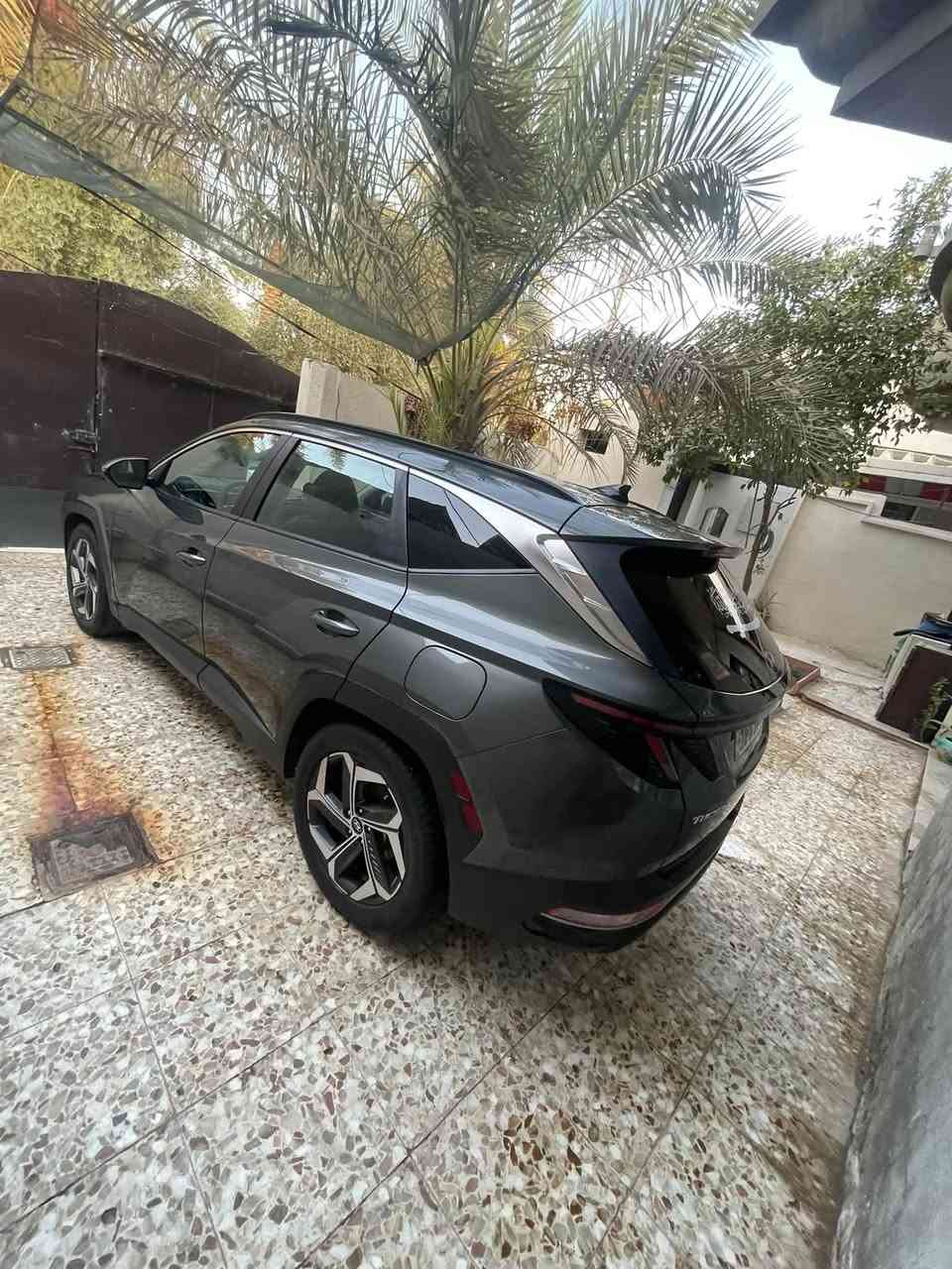 السلام عليكم توسان 2023سياره فول مواصفات اعلى فئه ماشيه 74 ميل حادثه بنيد مبدل اصلي وجاملغ صبغ 165 وبيه مجال 06832401181
