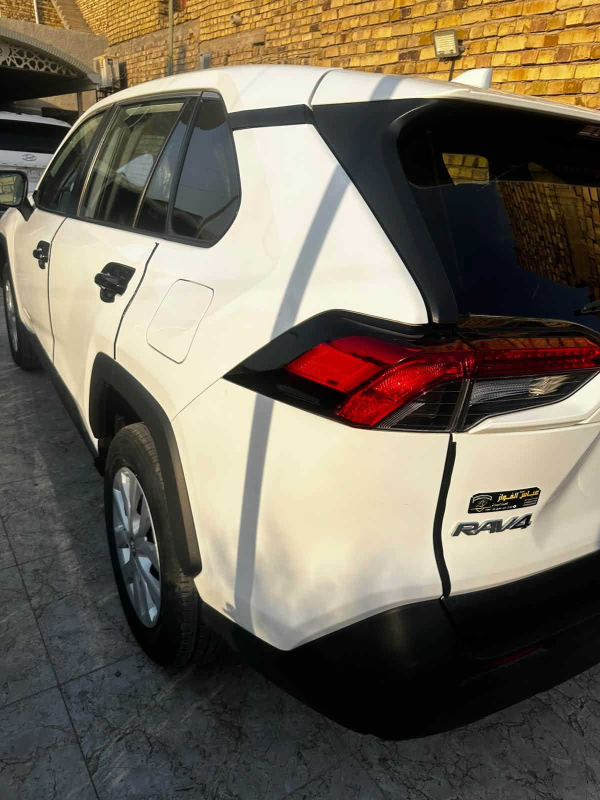 راف فور 2023 بانزين
ماشية 42 الف
السعر 195$
 الضرر و السونار مرفق بالصور 
***********
