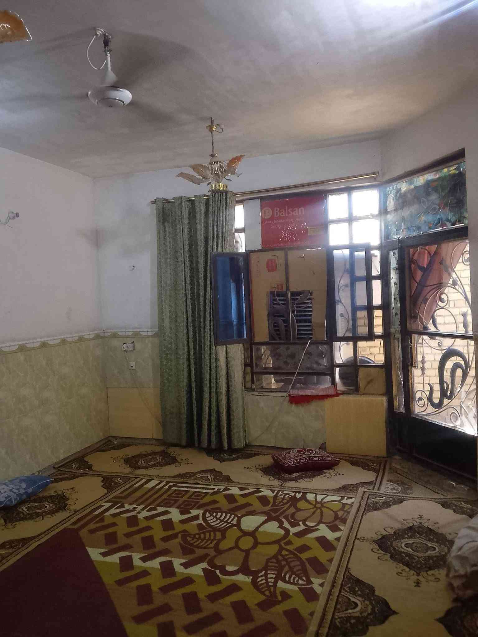 بيت للبيع طابو صرف 🏫
مساحه 150 متر 

متكون من طابقين 
طابق الاول 
غرفتين نوم  و صاله و حمام و منور داخل الحمام
و صاله و منور 2
الاستقبال و مطبخ 

طابق الثاني 
غرفتين نوم و حمام و صاله 

الاستفسار خاص 

بغداد جسر ديالى القديم نهايه شارع المصرف 

واتساب ***********
