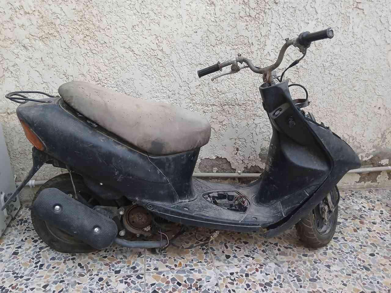 دراجات ثنين 
يوماهه كاضه مكينته 
والسازوكي رياضي مادري شبيه جانت تشتغل وكفت 
ابيع كوم حديد ثنينهن بيهن وصولات ب (150) جيب ستوته وخذهن 
***********  حي الحسين القديم
