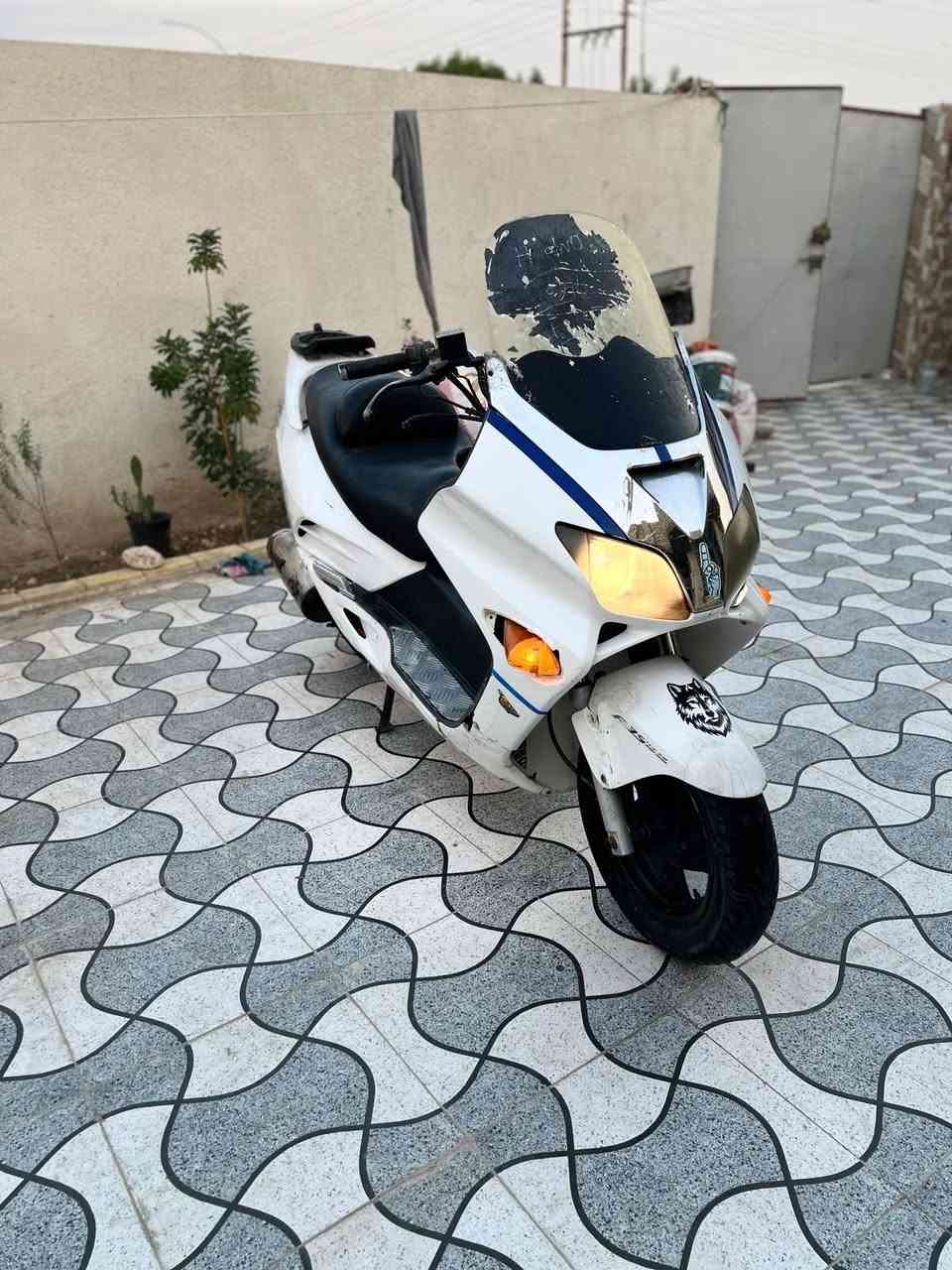 فورزه 0.6 مكينه مفتوحه ولفات وبستم فقط دراجه شغاله كهرباياته كله شغاله من طول لطول  مكان سوق الشيوخ ناحيت الطار السعر 400 رقم الهاتف ***********
