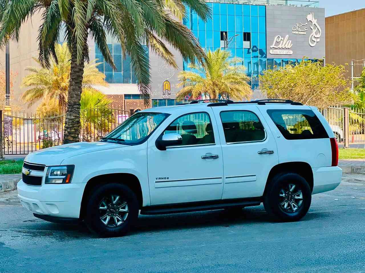 تاهو موديل 2010 وارد خليجي سعرها 158 وقابل للتفاوض *********** بيها رشات صبغ للتجميل فقط مكفوله من ضربه وتبديل مواصفات داخل بيجي كشنات كهربائي ٧ راكب ٣ قطع تبريد تحكم ستيرن يدات نيكل مثبت سرعه محرك 5300 المرغوب طخم تاير تبريد ثلج حداديه جديده مكين وكير مكفولات سنويه لل 30 مشروع وطني مكان السياره كربلاء
