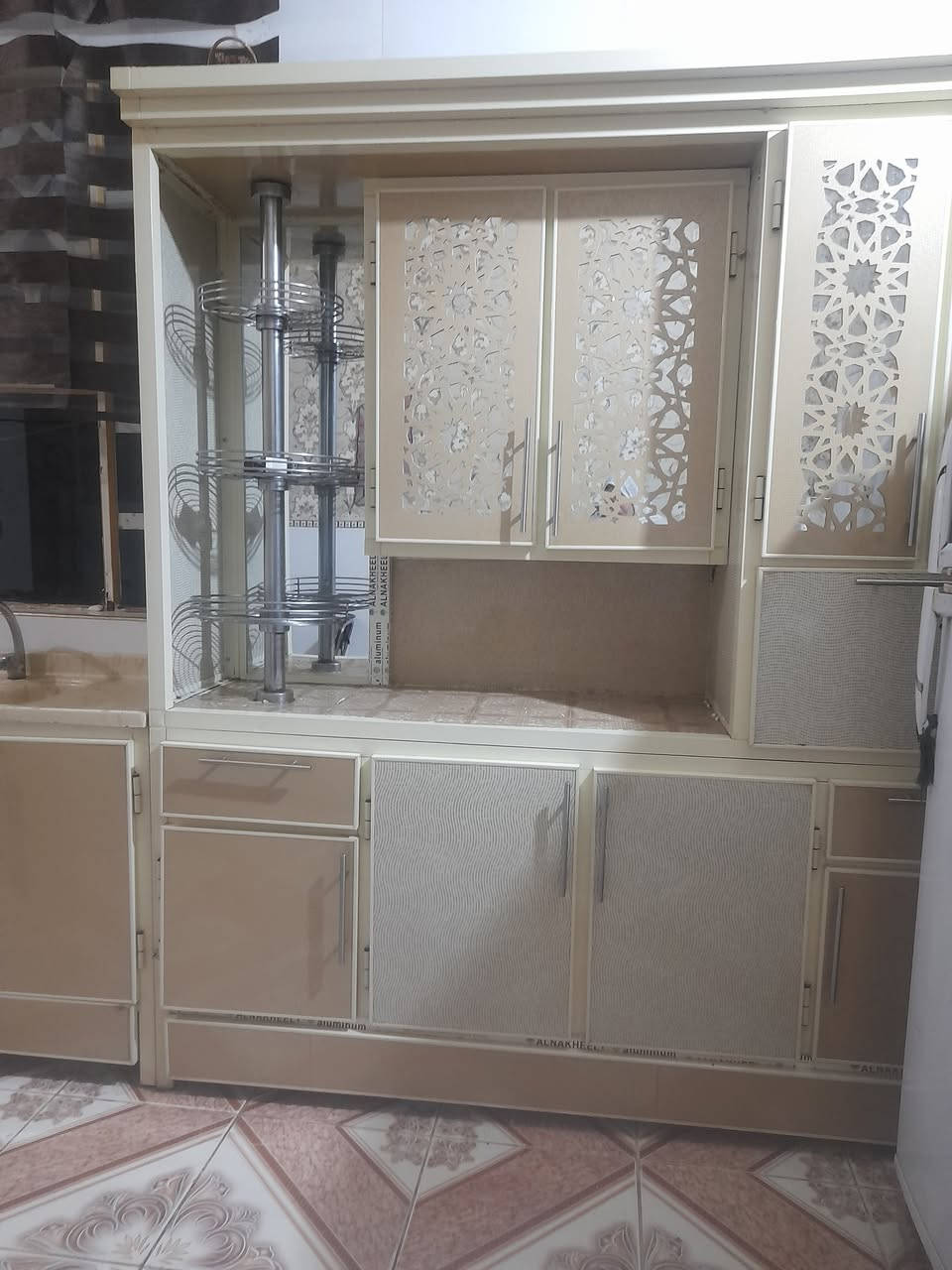 كاونتر مستعمل نضيف مامتعوب للبيع مكاني بغداد العبيدي رقم الهاتف ***********
