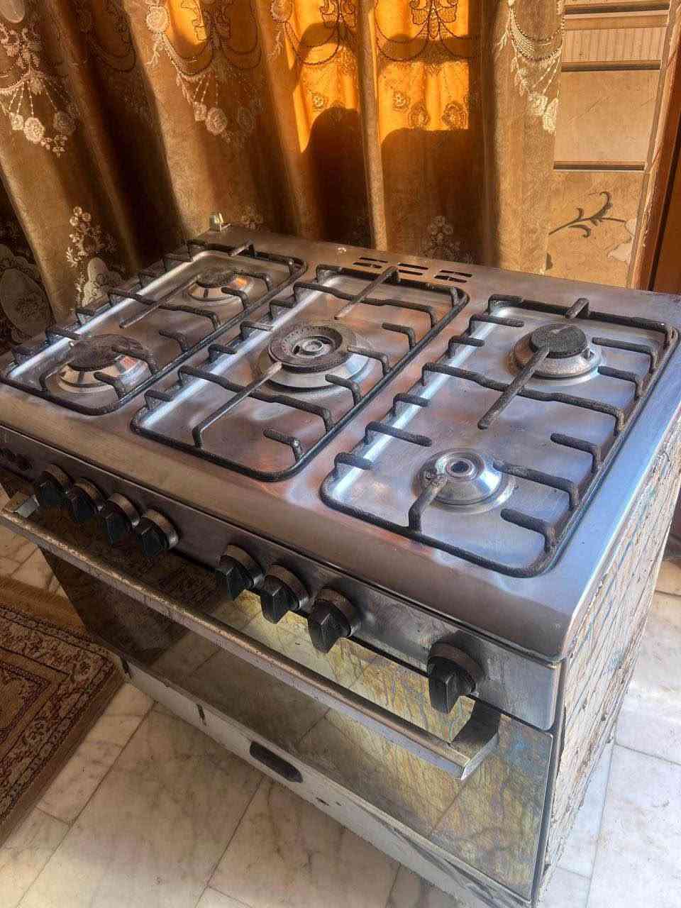 طباخ رويال اصلي 
شغال كامل والفرن شغال مابي نقص 
للبيع مكانه كربلاء 
*********** عين التمور, كربلاء
