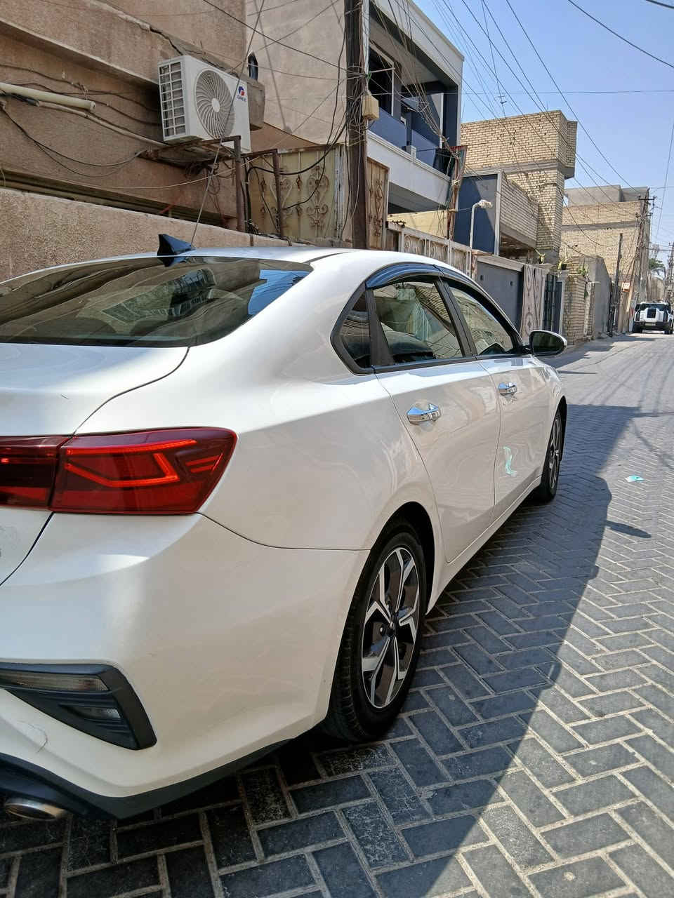 السلام عليكم كيه فورتي موديل 2020وارد امريكي  سونار منشور السياره جديده وجاهزه مكينه وكير وحداديه وصدر وتخم تاير مكفولات مكينه 2000دوش العنوان بغداد الرقم الهاتف ***********السعر 107وبي مجال شي بسيط
