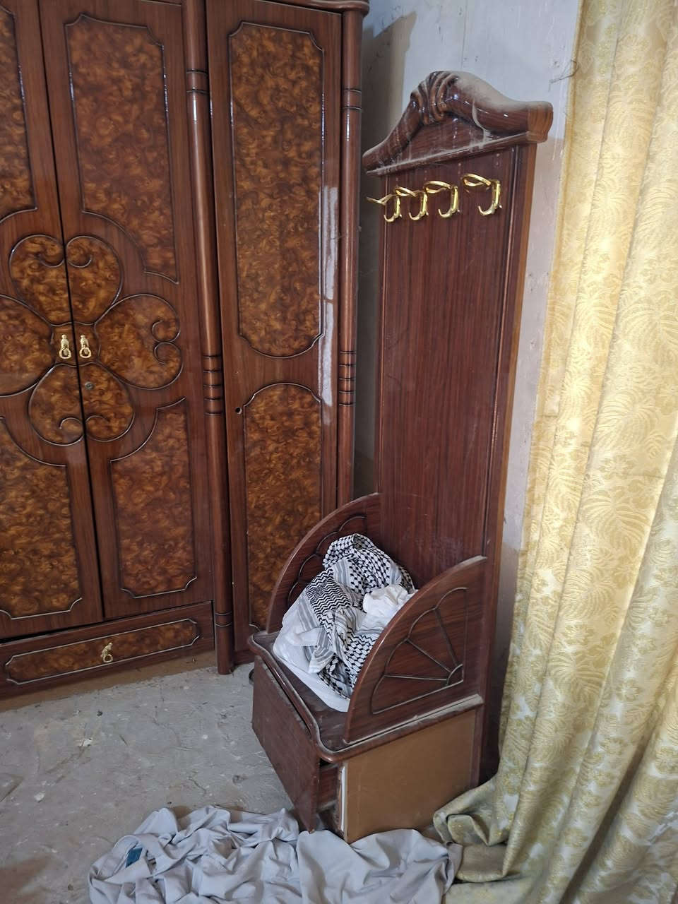 غرفه نوم  مستعمله للبيع ماليزي كربلاء قضاء الحسينيه***********
