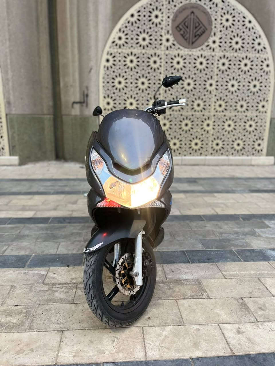 بيسي اكس الجيل الول دراجه مال معاتب الحساسات ملغيه
سعره ١٢٠٠ وبيه مجال لطيبين
 وكلجه الخلفي تعبان فقط  مكانه الامين الثانيه شارع النواب
***********
