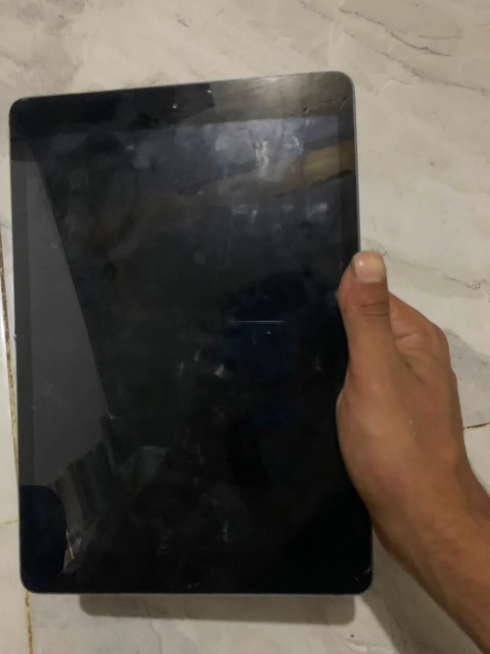 ايباد جيل سابع ٧ ذاكره ٣٢ مبدل بطاريه و تاج لمس الباقي كله بلاد سعره ١٢٠ الف ماكني ديالى بعقوبى رقم الهاتف ***********
