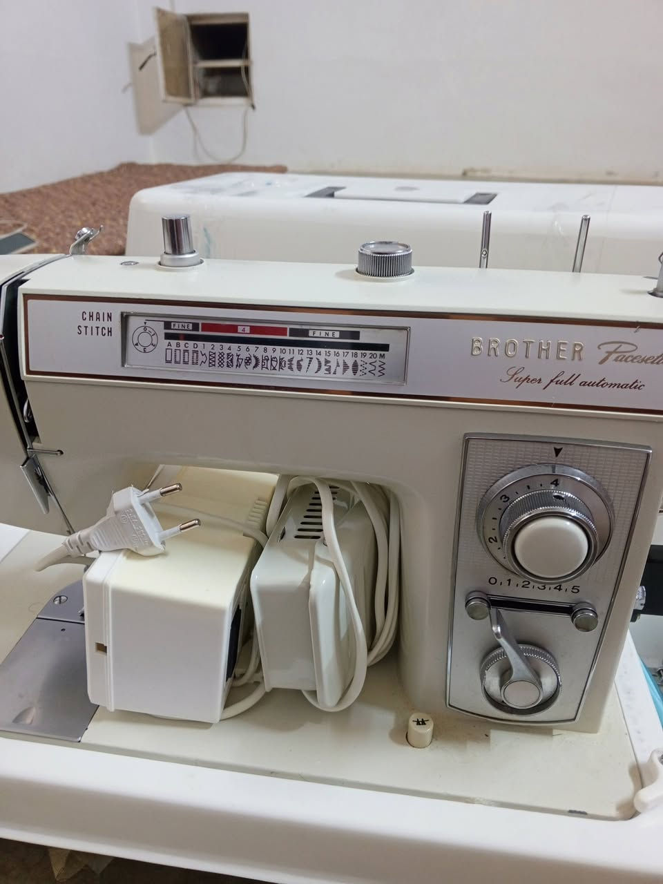 مكينه خياطه تطريز و خياطه سعر 250 بيها مجال ...مكينه جديده مامستخدمه اتصل ***********
