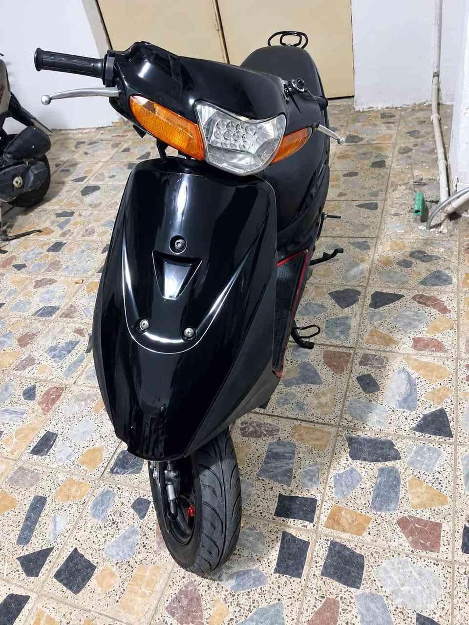 السلام عليكم دراجه ساسوكي. نضيفه فول سلف هندر لايت زنون الأصلي. بك لايت اشاير يمنه يسره كلشي شغال بيها شرط انضف من الصورر  شلعه ومعدل فول تجي وتفحص سعرها قفلل. 200  للتواصل ع الرقم ***********
