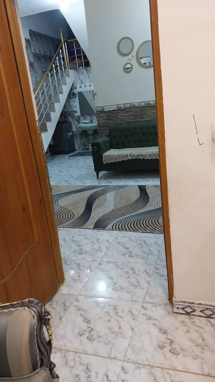 مشتمل طابو صرف ١٥٠متر للبيع حي الكرار وجهه على المتنزه وخدمات كاملة بناءحديث طابوق وسكف صب غرفة نوم واحدة وصالة واستقبال ومطبخ للاستفسار الاتصال ***********
