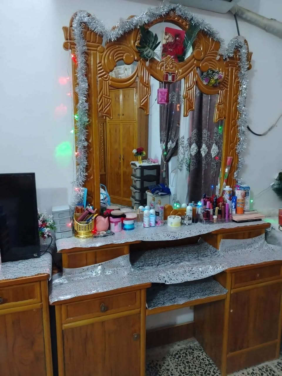 #للبيع #مستعجل غرفة اخشاب ست ابواب ملحق وزاوية حيل نظيفة بلمعتها
سعر 900 بيها مجال
عنوان #بغداد الطيفية جسر السابع الدولي
