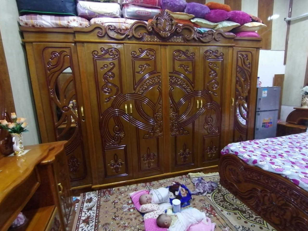 للبيع غرفه تزكام مسوينه ب 4 ملاين ونص الغرفه خشب صاج داخل وخارج  غرفه ضخمه جبيره  كلش  وجديده كلش  سعره مليون وربع بيه مجال  مكانه سوك الشيوخ
