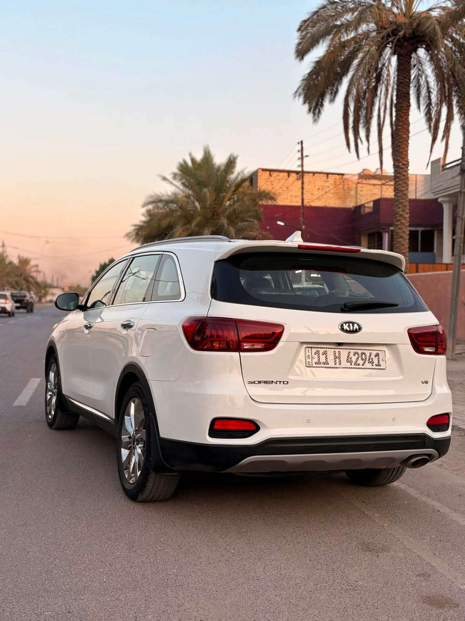 السلام عليكم 

كيا سورنتو - KIA SORENTO
2020

خليجي 
6 سلندر
7 راكب

فول مواصفات ما عدا البنوراما
• كراسي كهرباء - جلد 
• بصمة تشغيل 
• بصمة أبواب
• شاشة كبيرة
• صندوق كهرباء - شفط
• ⁠4 انظمة قيادة 
• مري شفط
• حساسات امامي خلفي
• لد نهاري
• اريل نفكيشن  
• ⁠تحكمات ستيرن 
• ⁠ومواصفات الخليجي معروفة

سيارة خير من الله 

السيارة وارد خليجي يعني كفالة عامة 
فقط بيها ( بارد بسيط بالباب وتكحيل كارد بالجاملغ )

220 وبيها مجال 
مكان السيارة بغداد حي اور 

***********
***********
