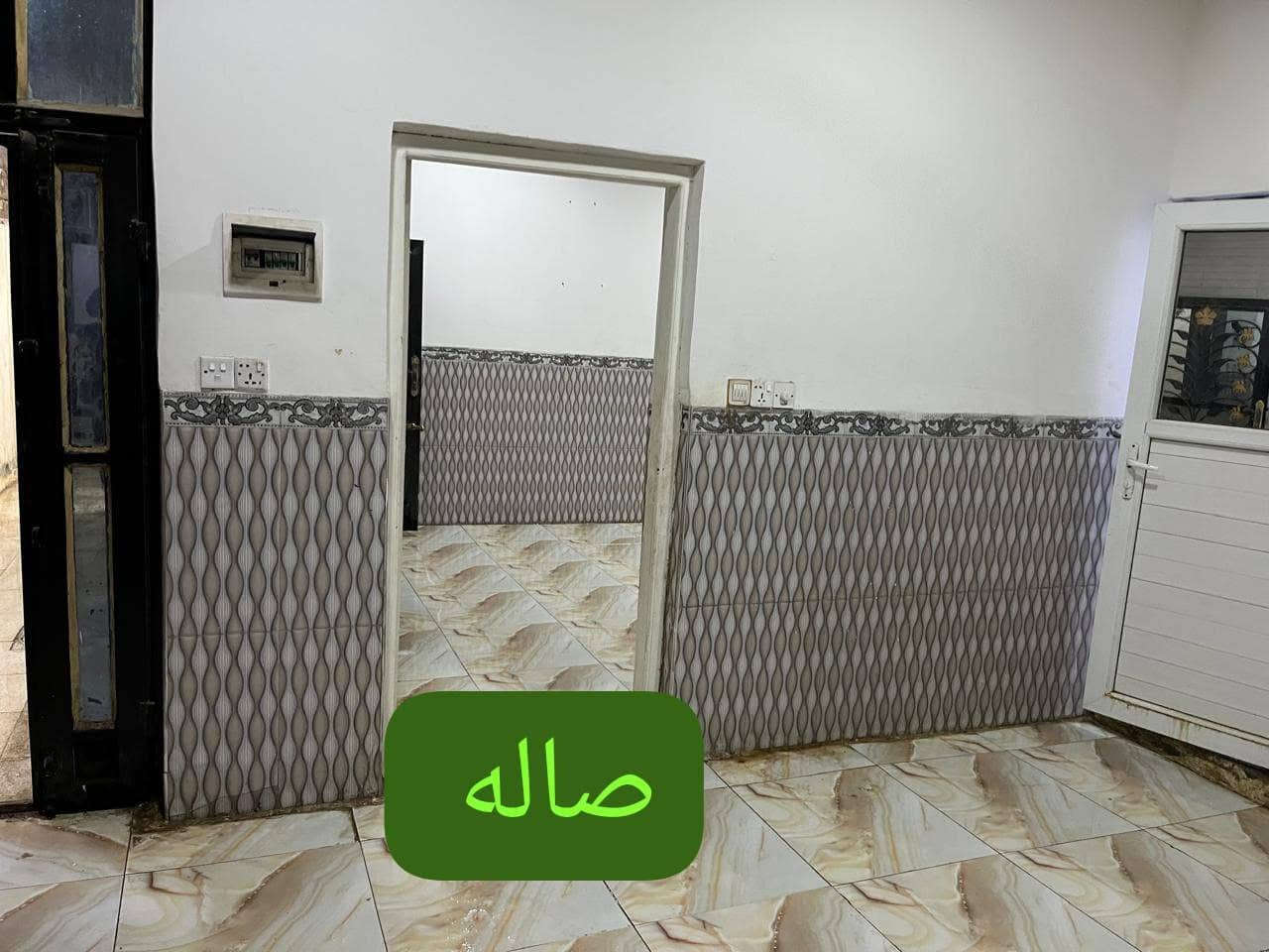 بيت اللايجار موجد 100 متر
شارع مطار سيدين جديد شارع 
السبيس قرب مكتب أبو أسد الكرعاوي العقار 
غرفتين صاله ستقبال مطبخ حمام
*********** وتساب أبو أسد ☎️
***********وتساب أبو علي☎️

نص مكتوب في الصور:
- مطباخ
- ستقبال
- غرفه
- صاله